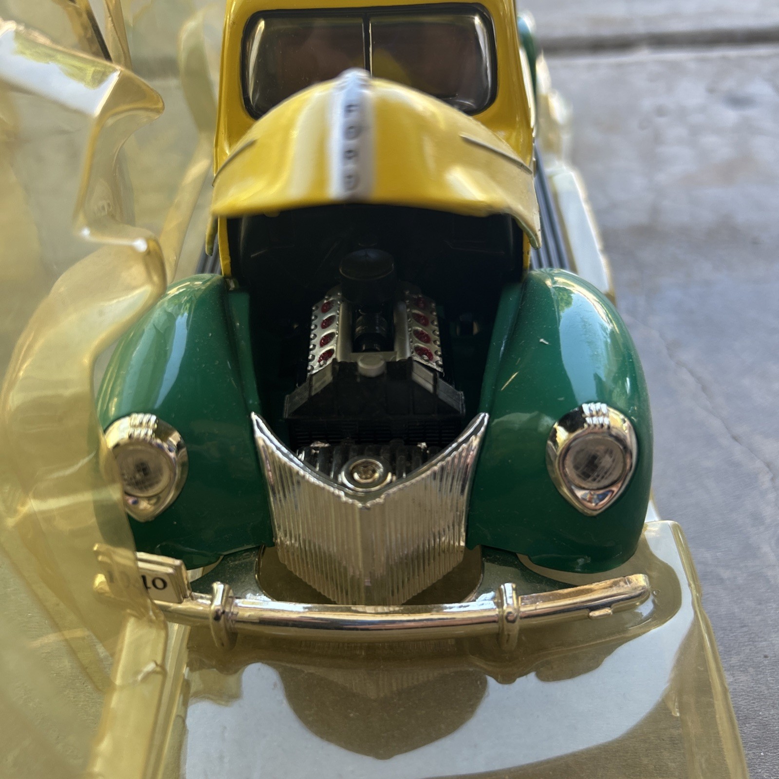 Mountain Dew Diecast With Key 1940s truck miniature car