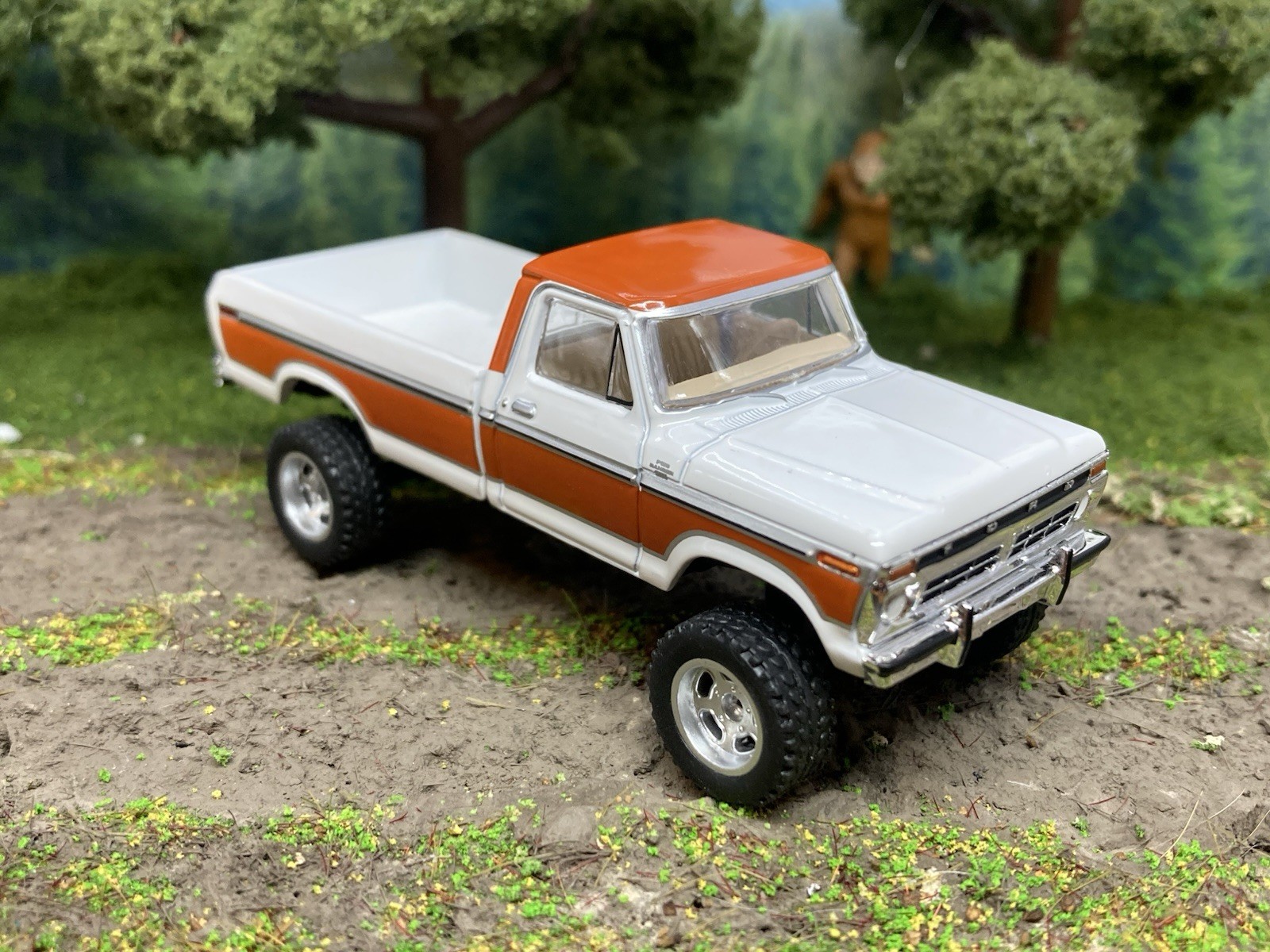 1977 Ford F-150 Ranger Explorer Lifted 4×4 Truck 1/64 Diecast Custom Greenlight