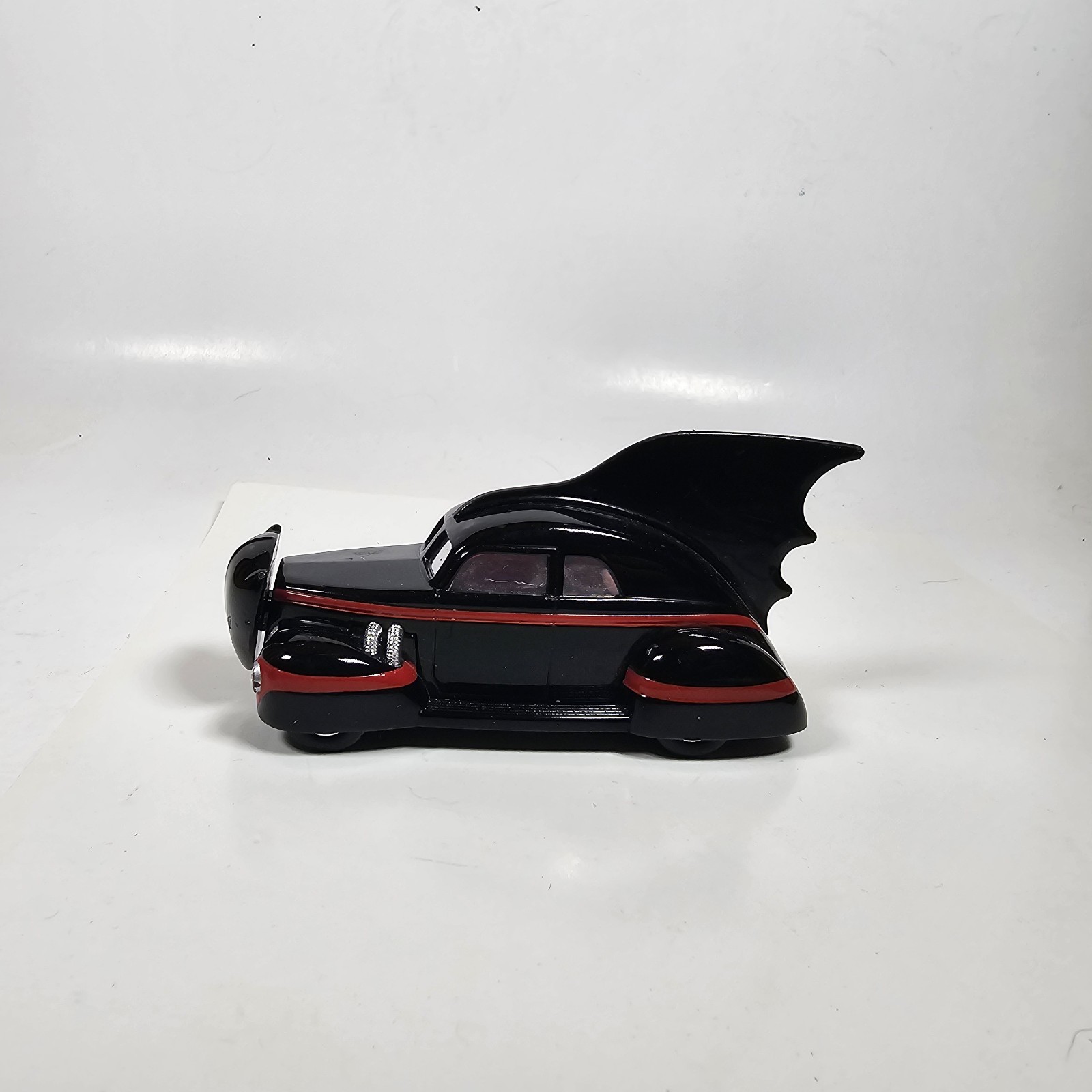 Batman Corgi 1940s Batmobile DC Comics 1:43rd Scale Diecast BMBV1