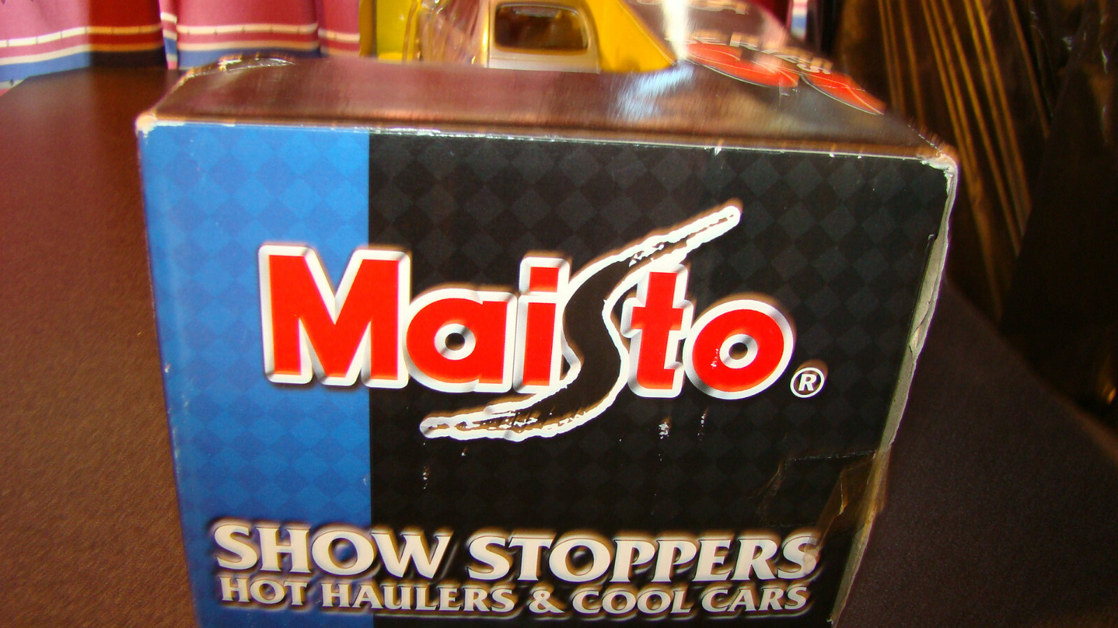 Maisto – 1:24 Show Stoppers Hot Haulers & Cool Cars Series – 5 – Plymouth 2001