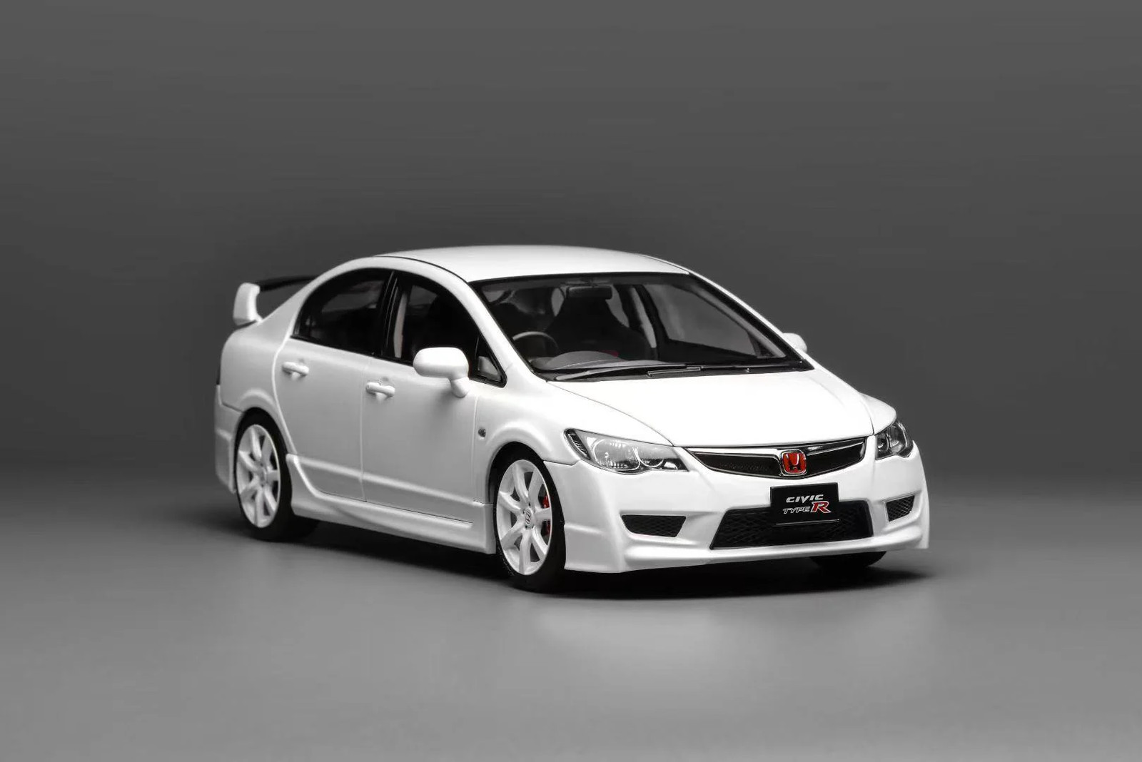 MOTORHELIX 1:18 Honda Civic Type R (FD2) 2007 Facelift Premium White Pearl