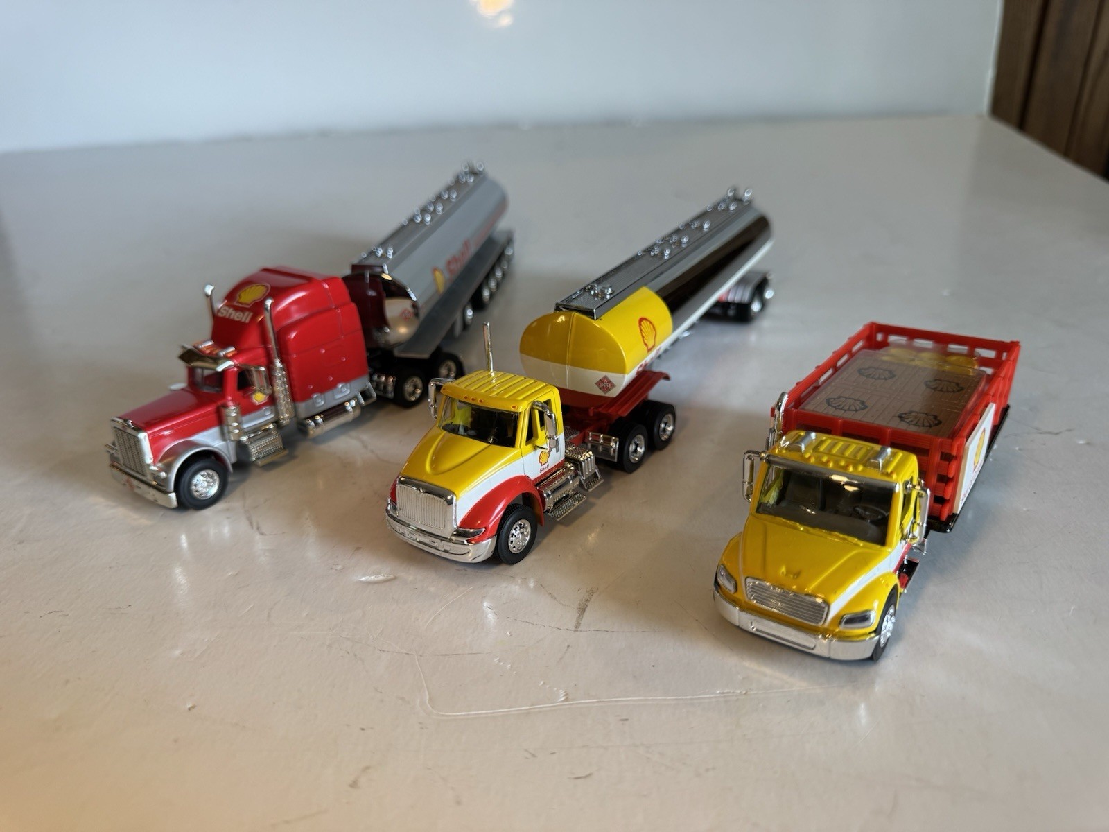 Speccast 1:64 Diecast Shell Peterbilt Tanker Trailer & Freightliner Rack Truck