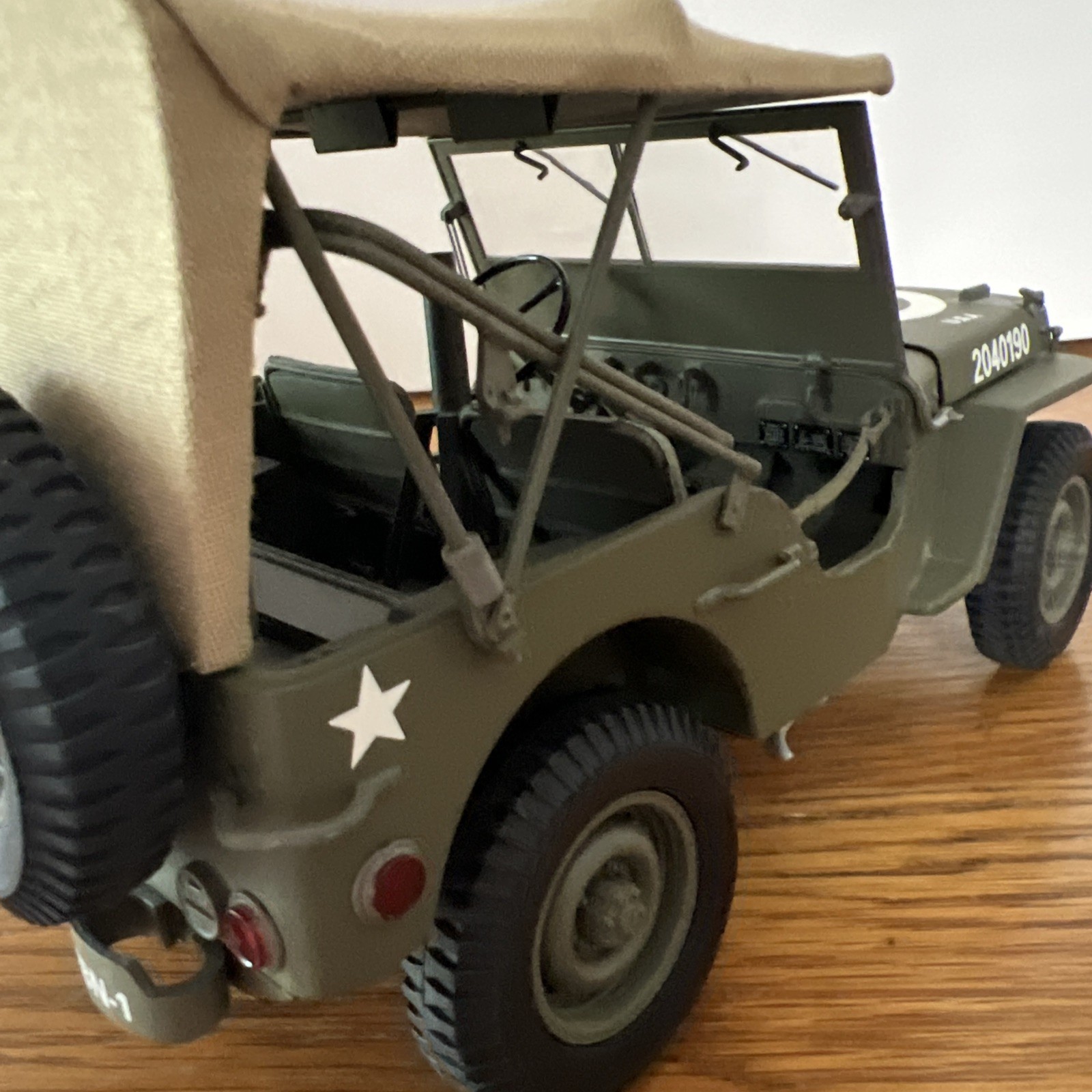 Danbury Mint 1940’s WWII Willy’s MB Scout Army Jeep with Linen Covered Top 1:16