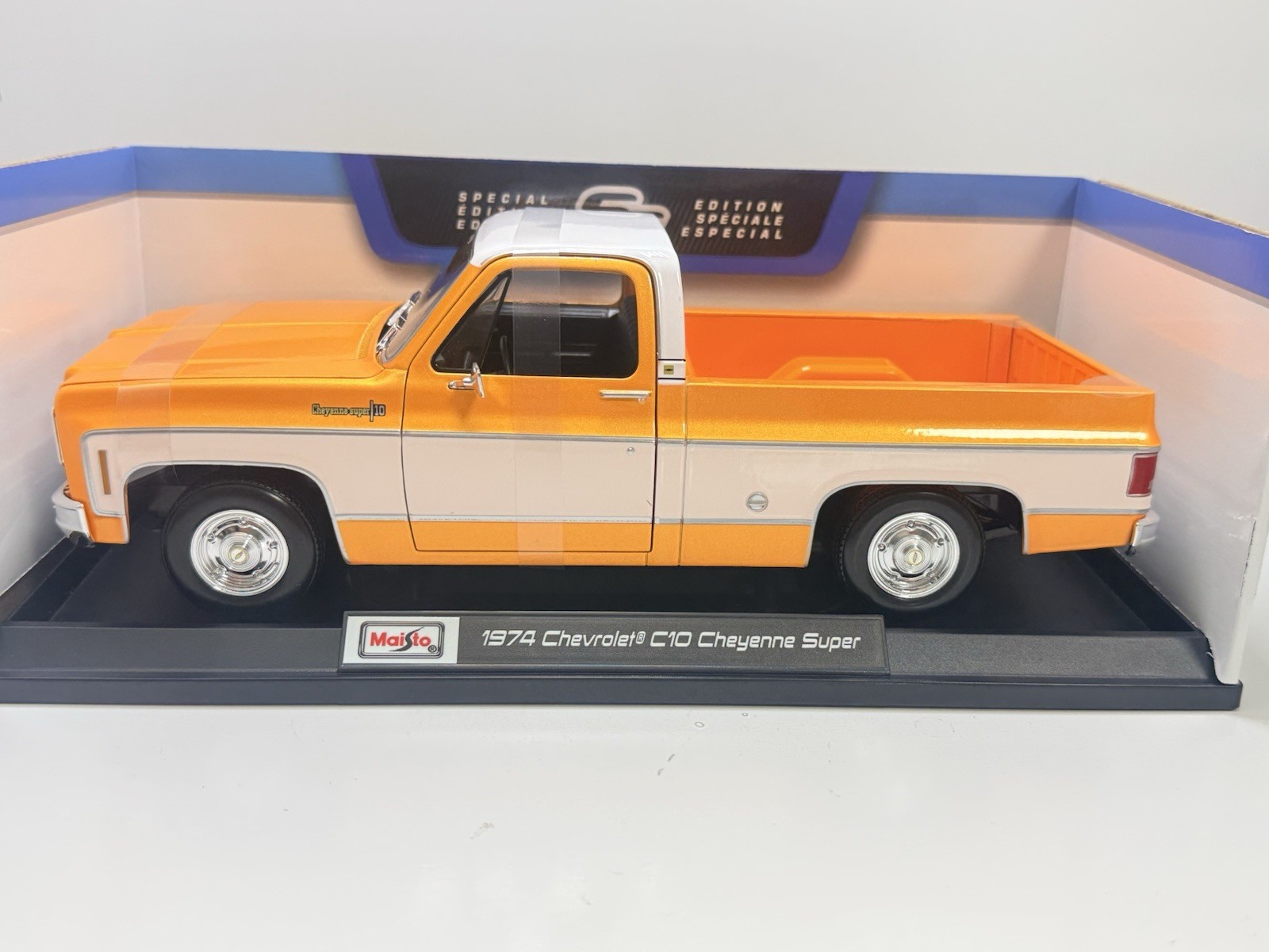 Maisto 1:18 1974 Chevrolet C10 Cheyenne Super Diecast Truck Orange/White Specia…