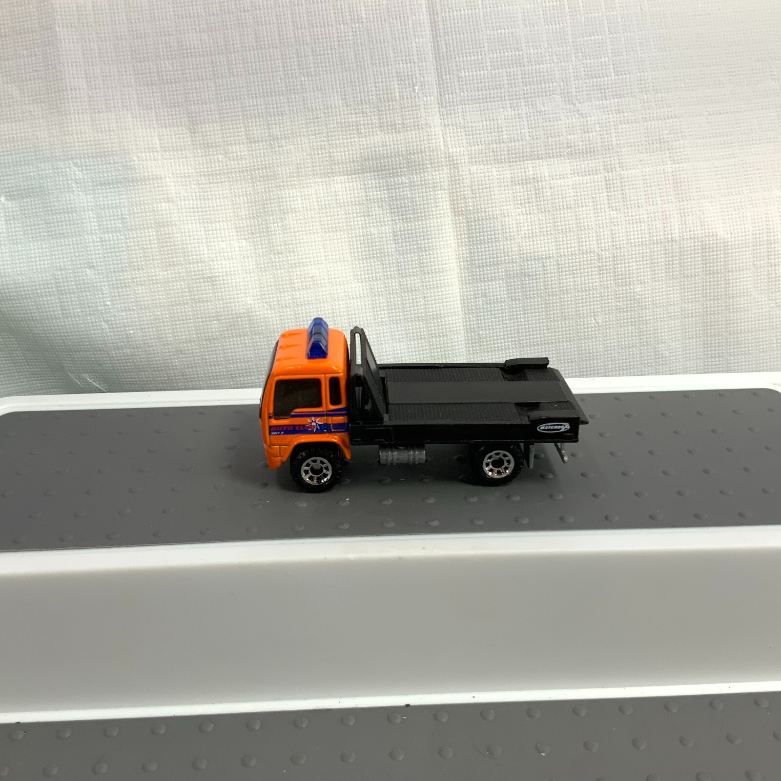 Vintage Matchbox Highway Heroes Isuzu Flatbed Truck Orange Die Cast