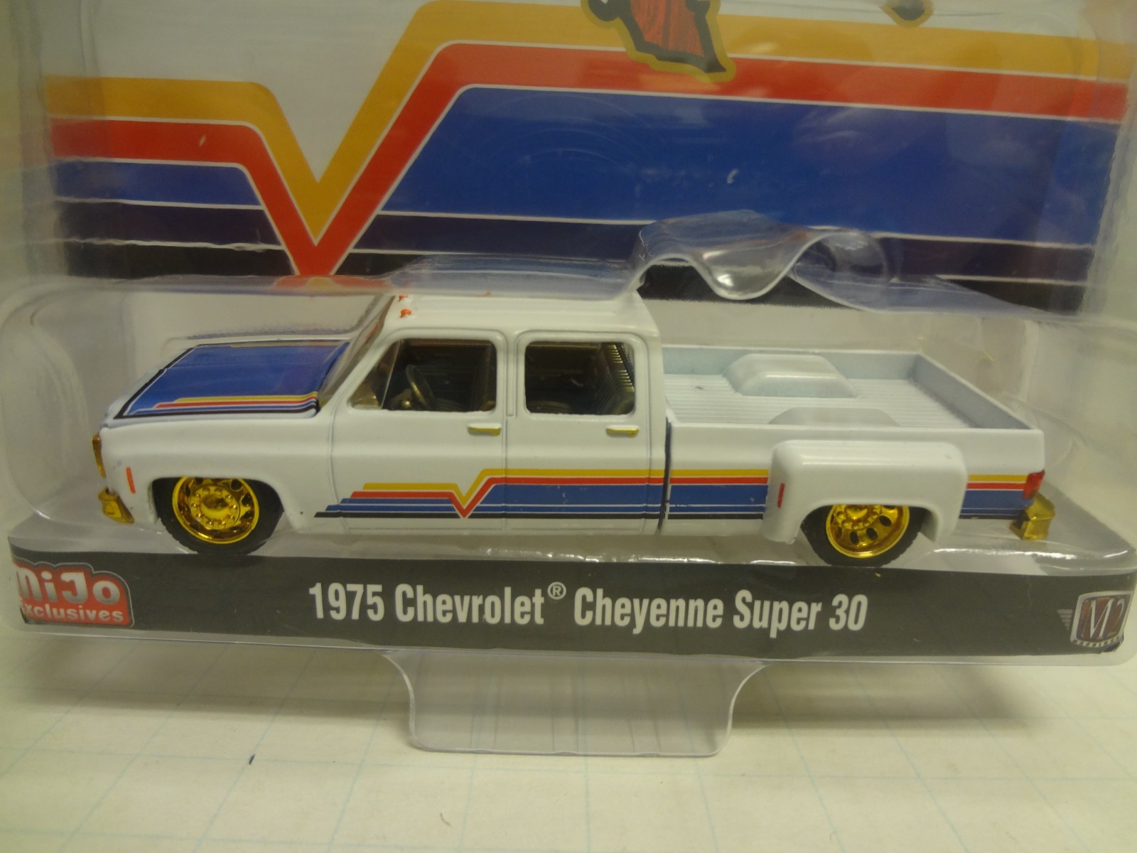 M2 Machines CHASE 1975 Chevrolet Cheyenne Super 30 / 39000-MJS08