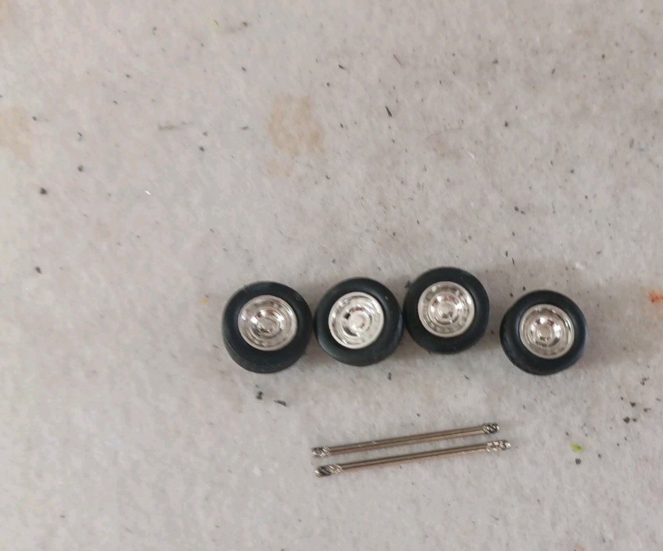 M2 Machines 1:64 Scale GMC/ Chevrolet Pickup Wheel And Tire Set With AXLES