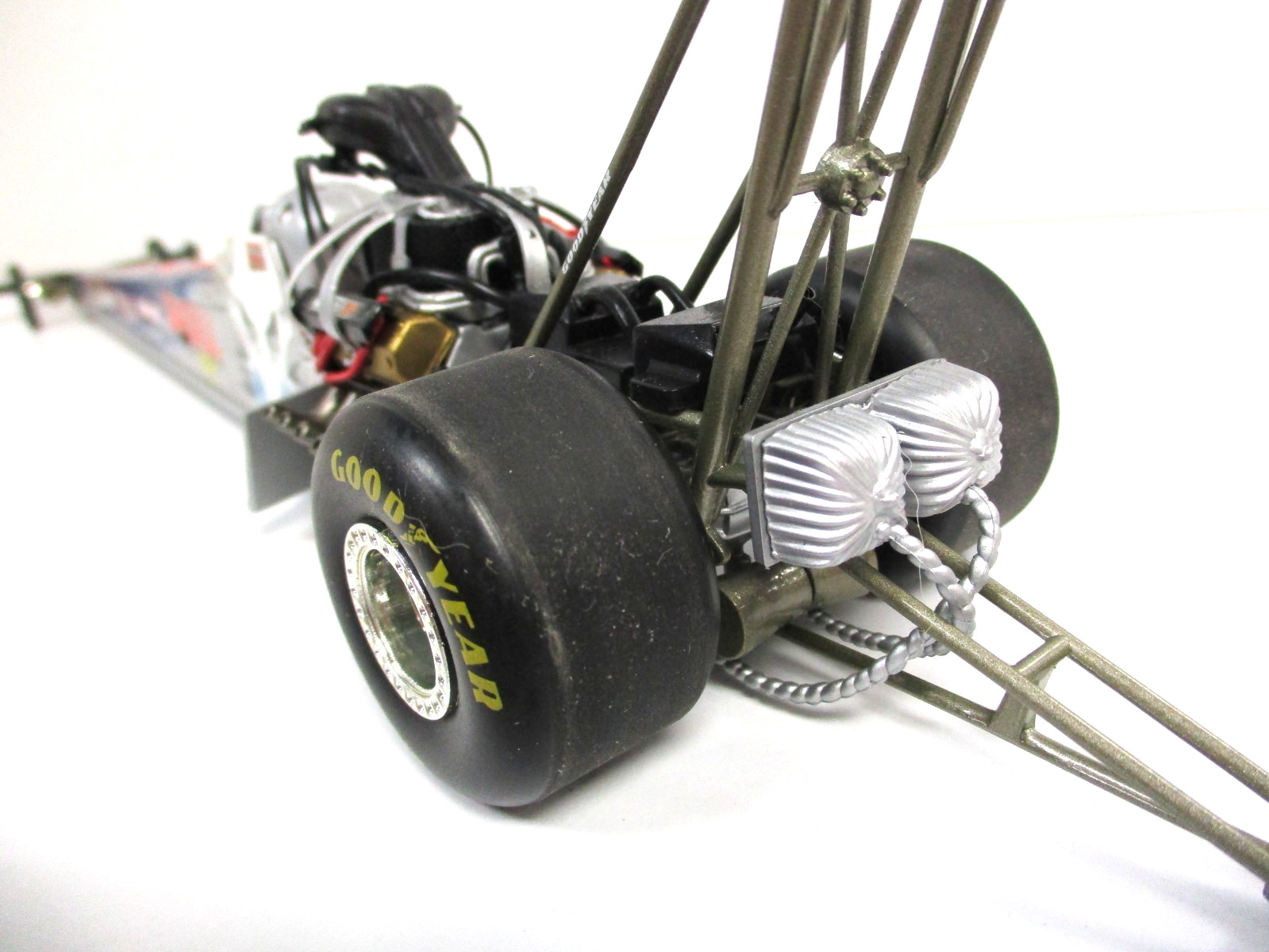 RACING CHAMPIONS RC2 MELANIE TROXEL SKULL GEAR 2006 NHRA TOP FUEL DRAGSTER 1/24