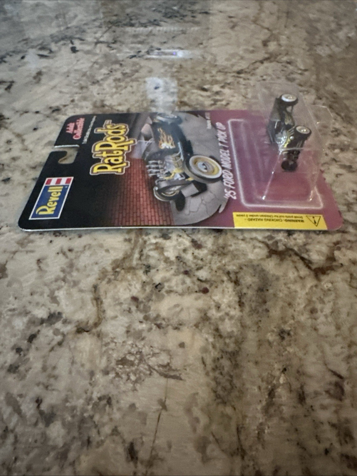 Revell 1925 Ford Model T Pick Up black Rat Rods Issue #111 1:64 READ DESCRIPTION