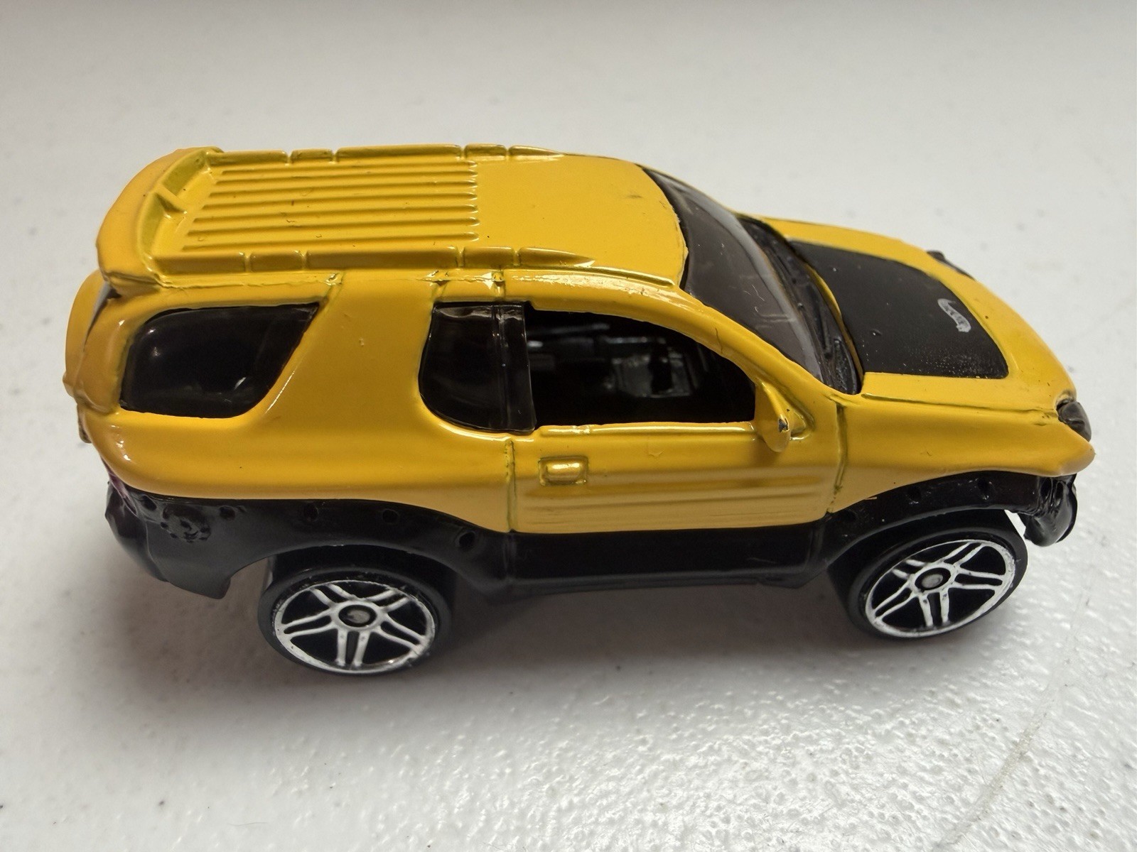 Hot Wheels Isuzu VehiCROSS 2001 Mainline #144 Yellow PR5s CLEAN COMBINE SHIPPING