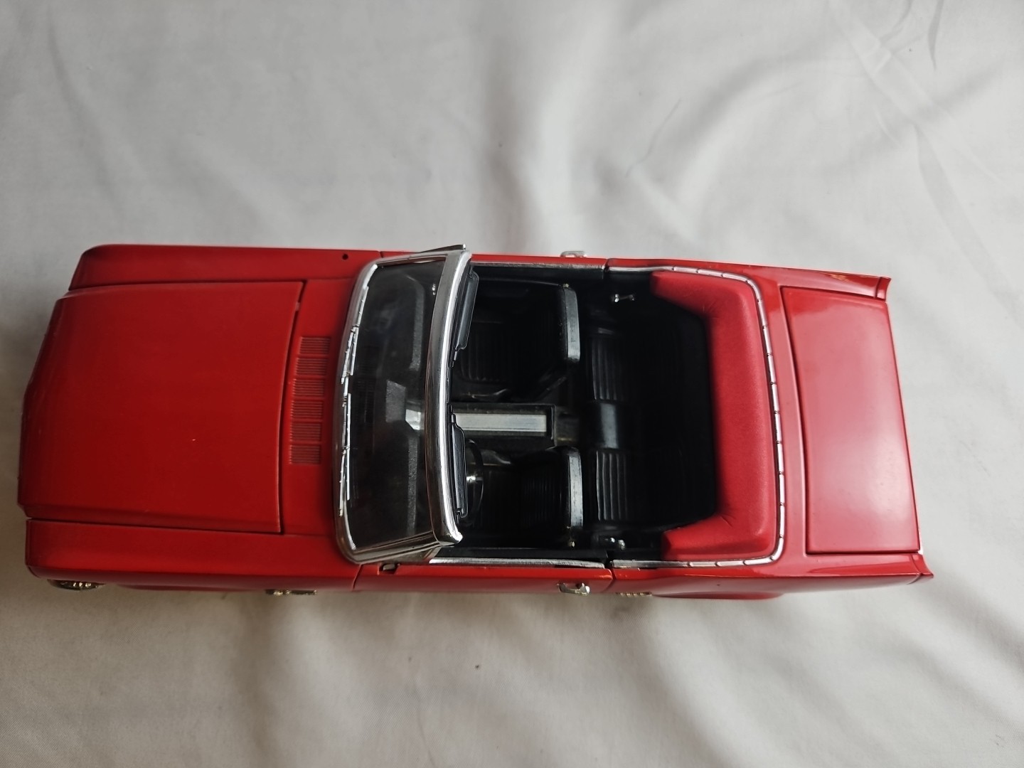 MIRA Golden Line Collection 1965 Ford Mustang die-cast 1:18 scale model #BXU