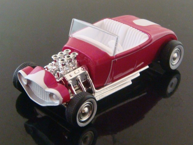 George Barris 1929 Emperor Flathead V8 Model-A Kustom Roadster 1/64 Scale LE V