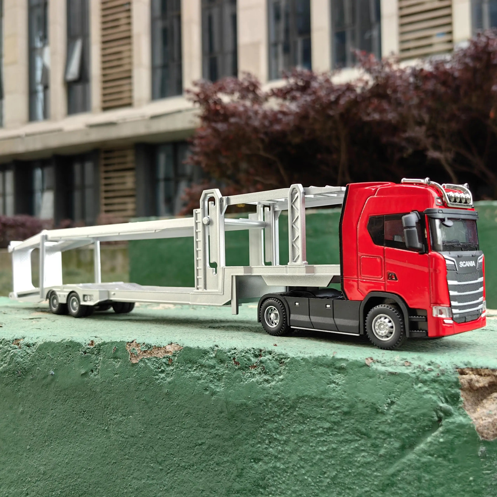 1:50 Scale Alloy Diecast Truck Model with Sound and Light for Kids