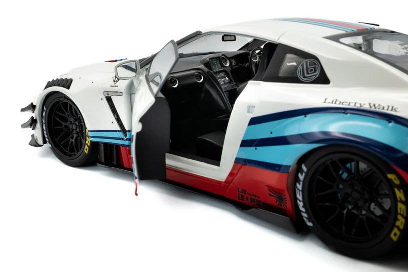 2024 NISSAN GT-R (R35) LIBERTY WALK BODY KIT 2.0 WHITE 1/18 SOLIDO S1805819