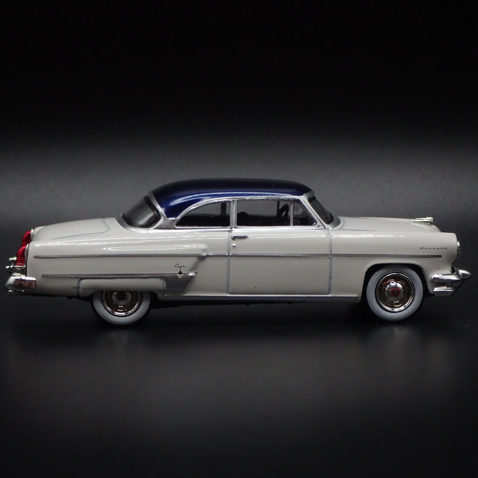 1954 54 LINCOLN CAPRI WHITE 1:64 SCALE COLLECTIBLE DIORAMA DIECAST MODEL CAR