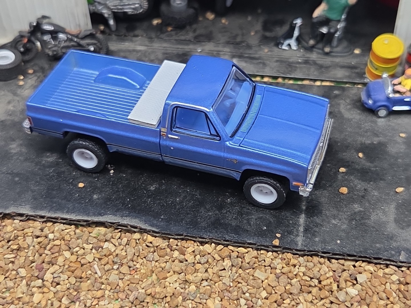 CUSTOM BUILT LIFTED 1:64 CHEVEROLET 1986 HIGH SIERA SQUARE BODY CHEVY 4×4 mud