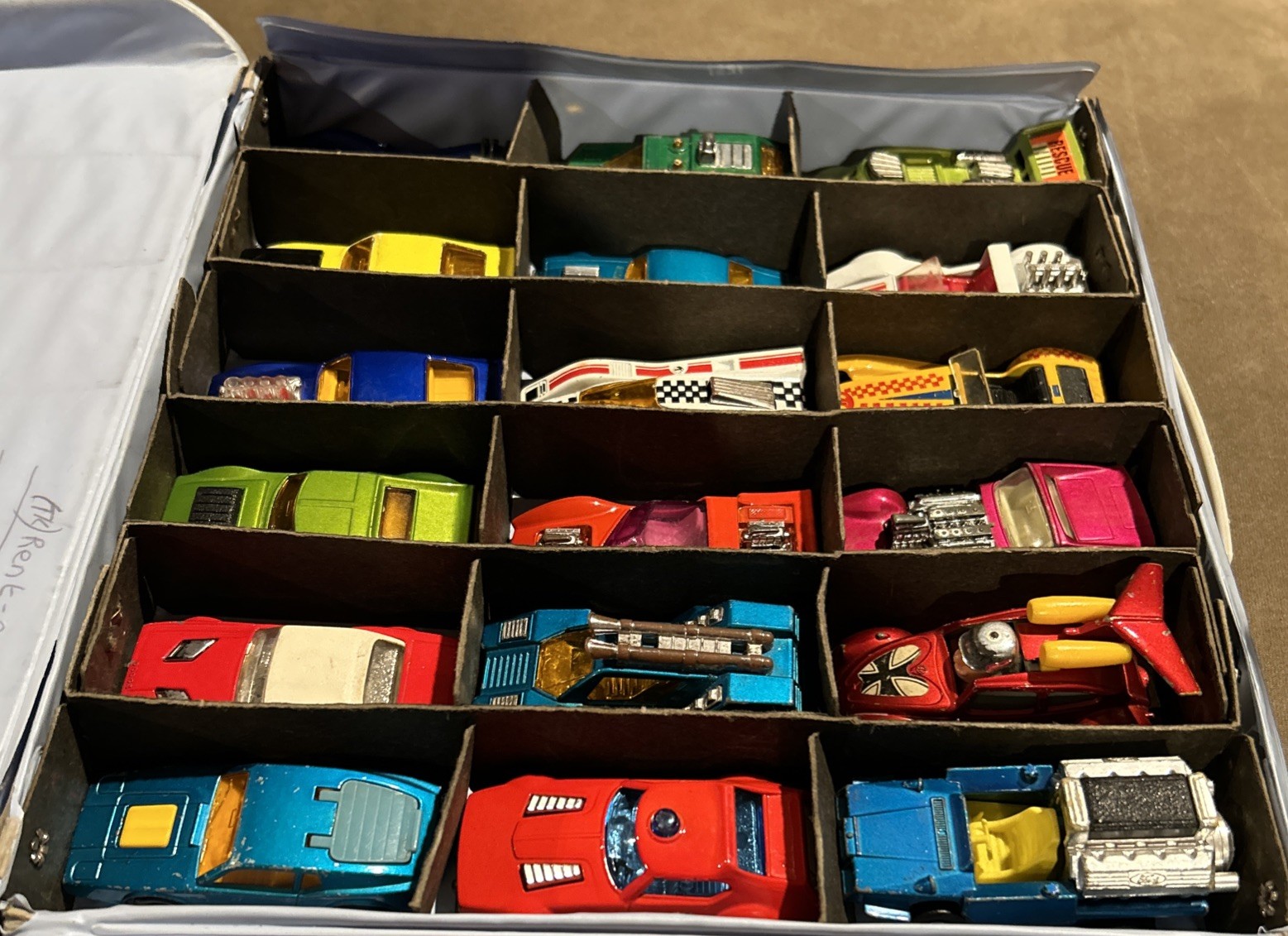 1967 Matchbox Collectors Mini Case Plus 18 Loose Vehicles Vintage Lesney