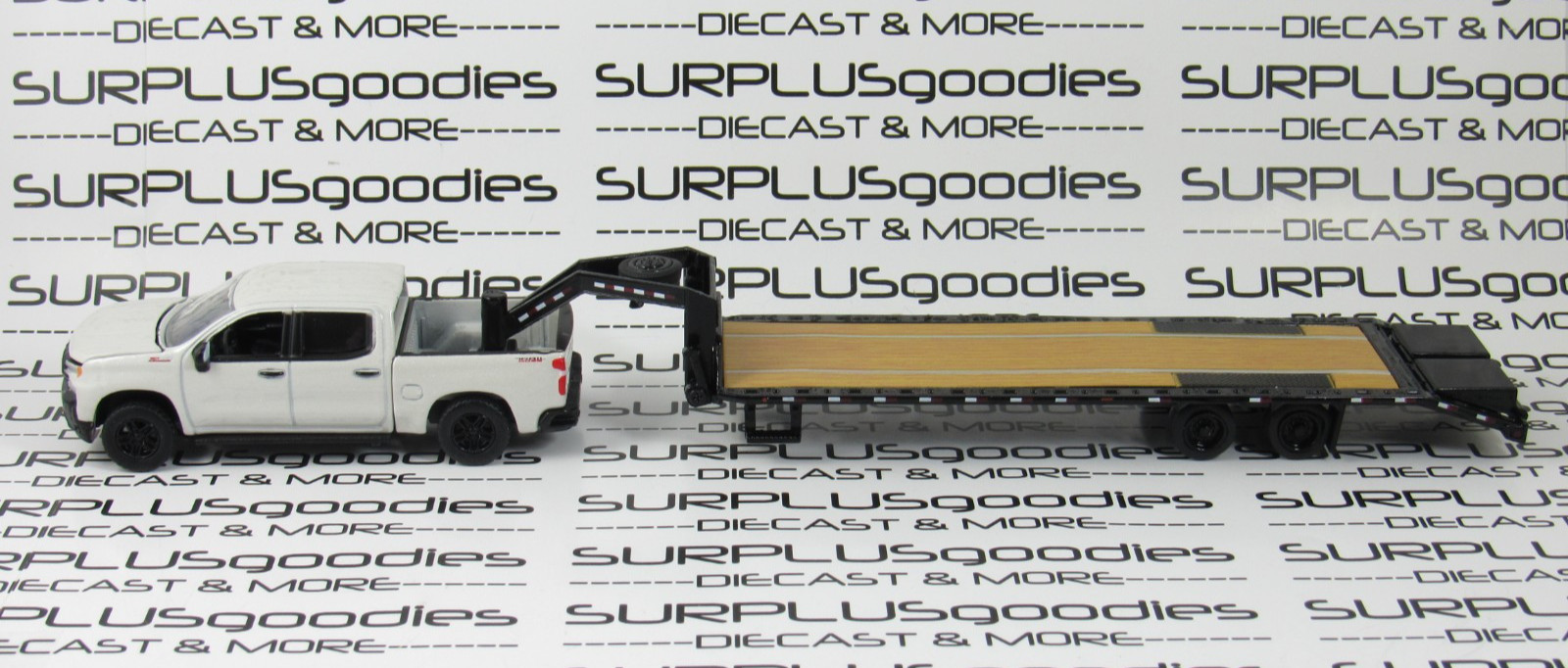 Auto World White 2019 CHEVROLET SILVERADO ZL1 Trail Boss w/Gooseneck Trailer