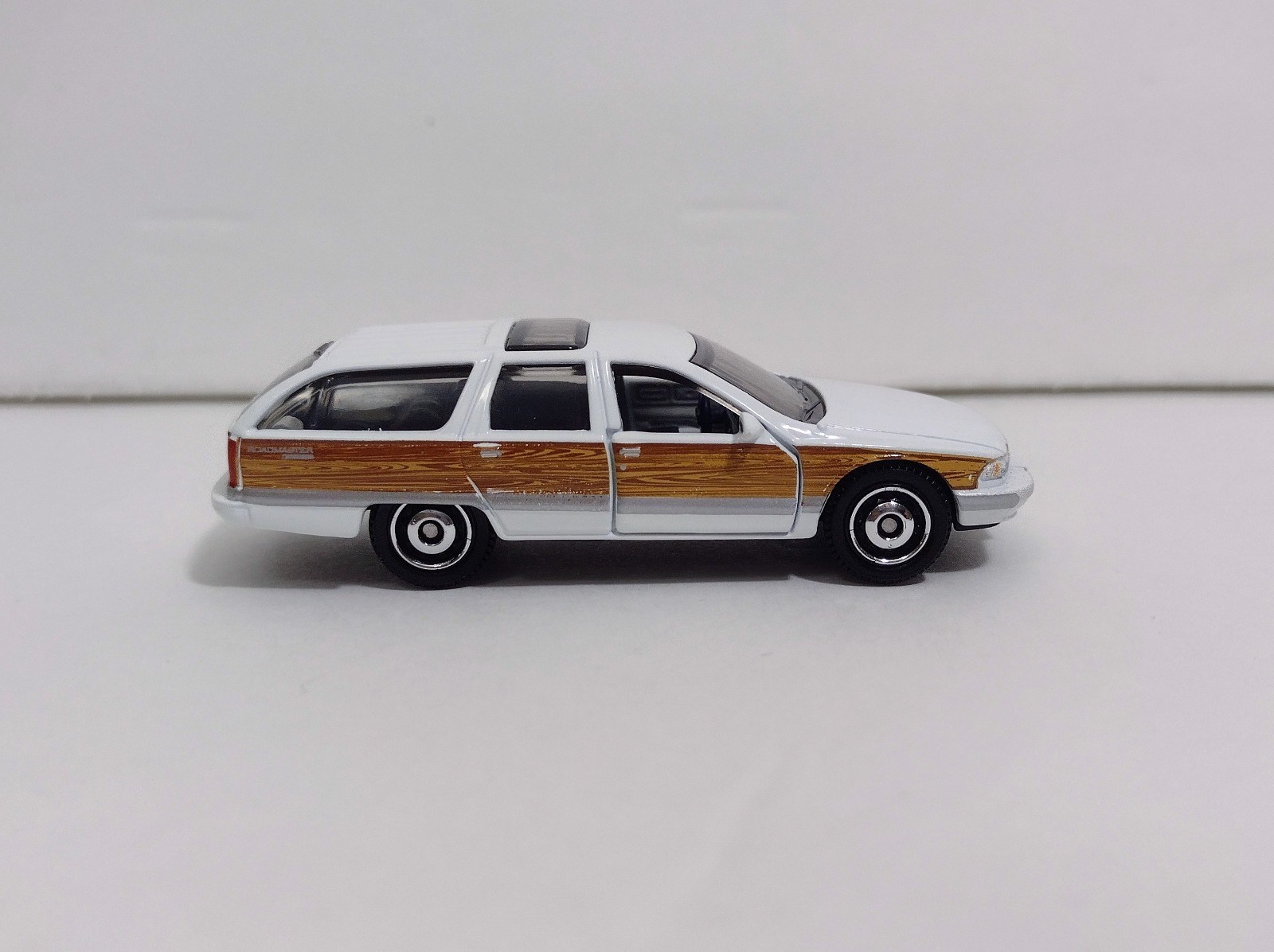 Matchbox Moving Parts 1992 Buick Roadmaster Estate wagon
