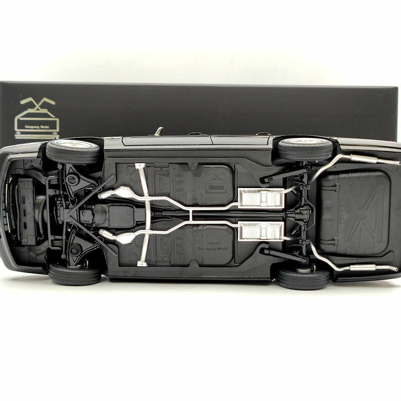 1/18 Towncar V8 1993-1995 Super Diecast model (Leather seat)