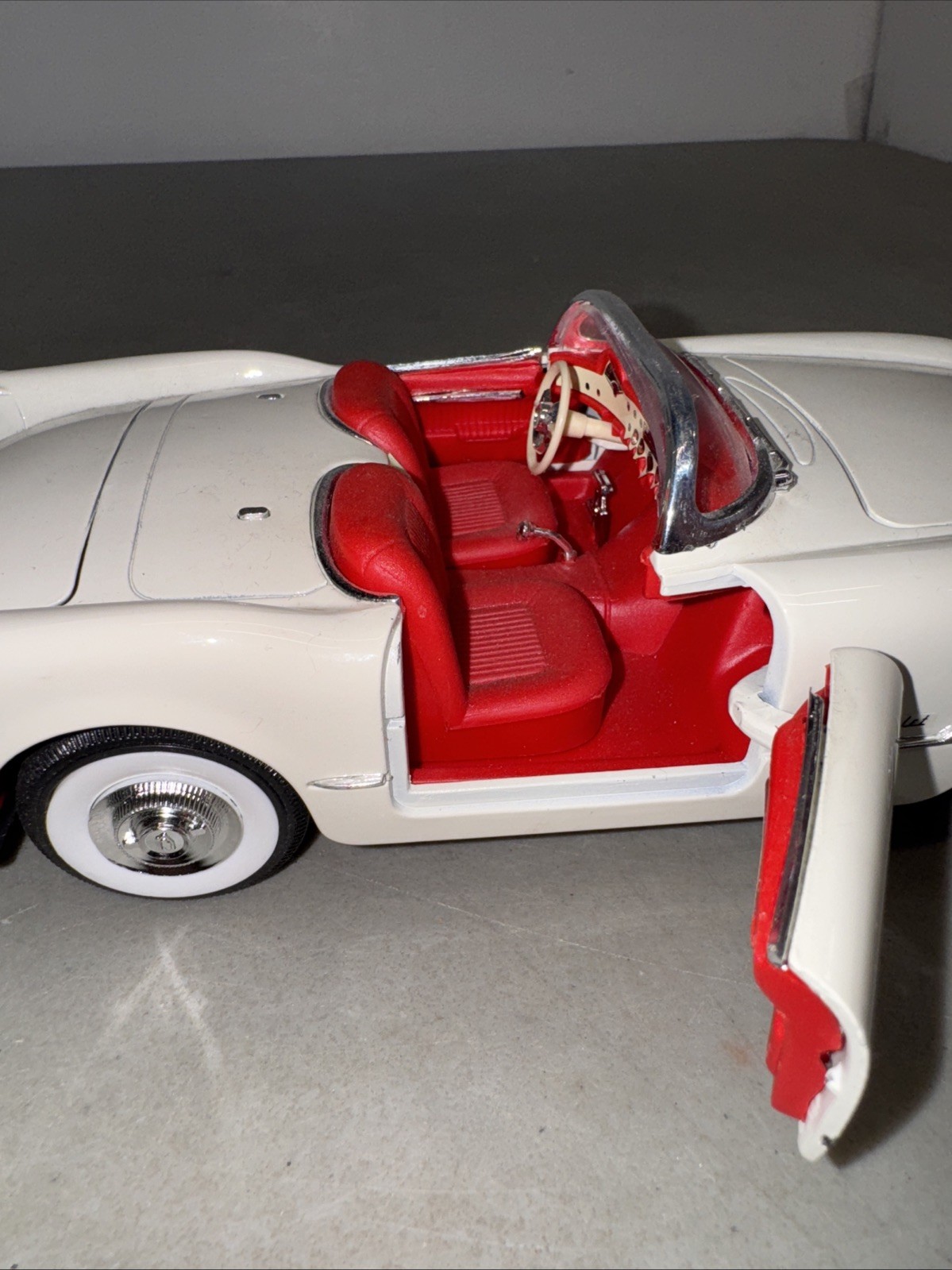Mira Golden Line 1953 Chevrolet Corvette 1/18 White