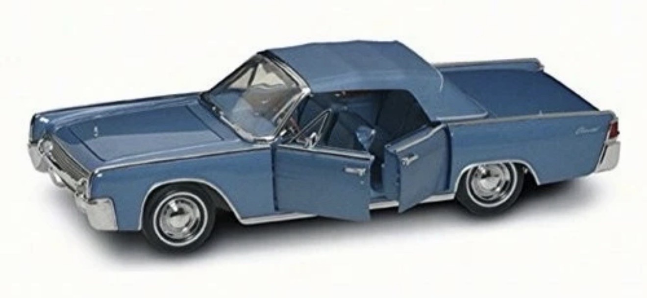 1 Left! 1/18 1961 Blue Lincoln Continental Road Signature Future, Rare Car!