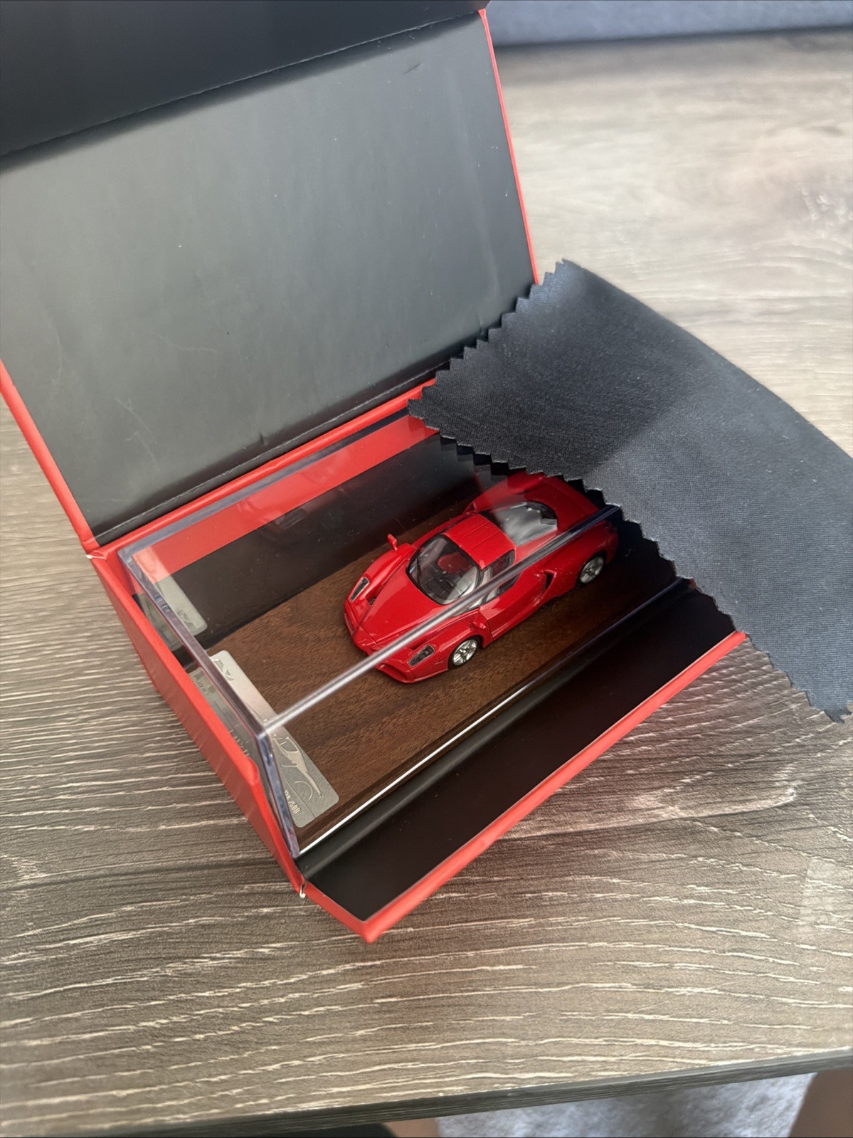 Find Classically 1:64 Ferrari Enzo Rosso Corsa Red W/ Wooden Base & Acrylic