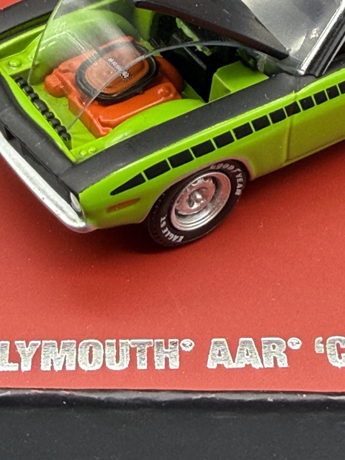 Greenlight Under The Hood Plymouth Cuda W/Uth Keychain+ Other GL Mopar Cars1:64