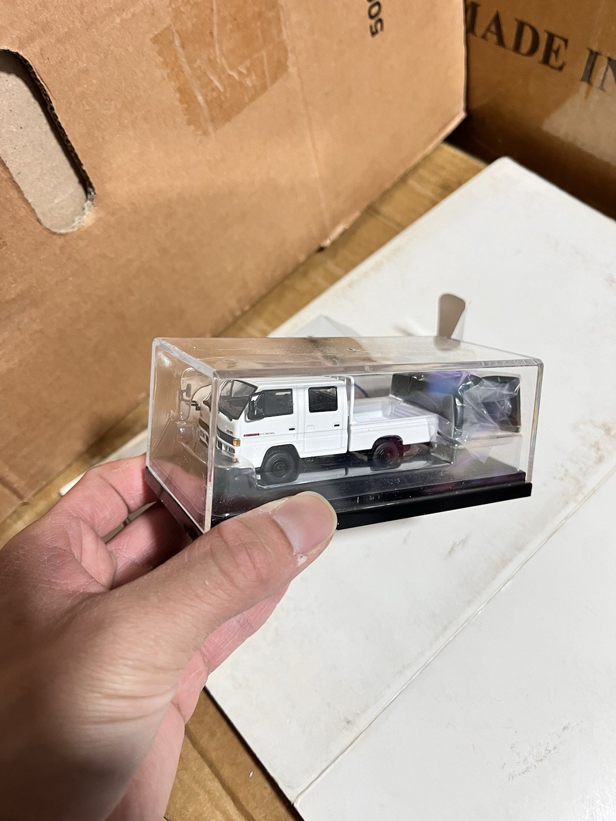 1:64 Scale Model 1 ISUZU NHR LHD With Canvas White Truck Diecast Model Car