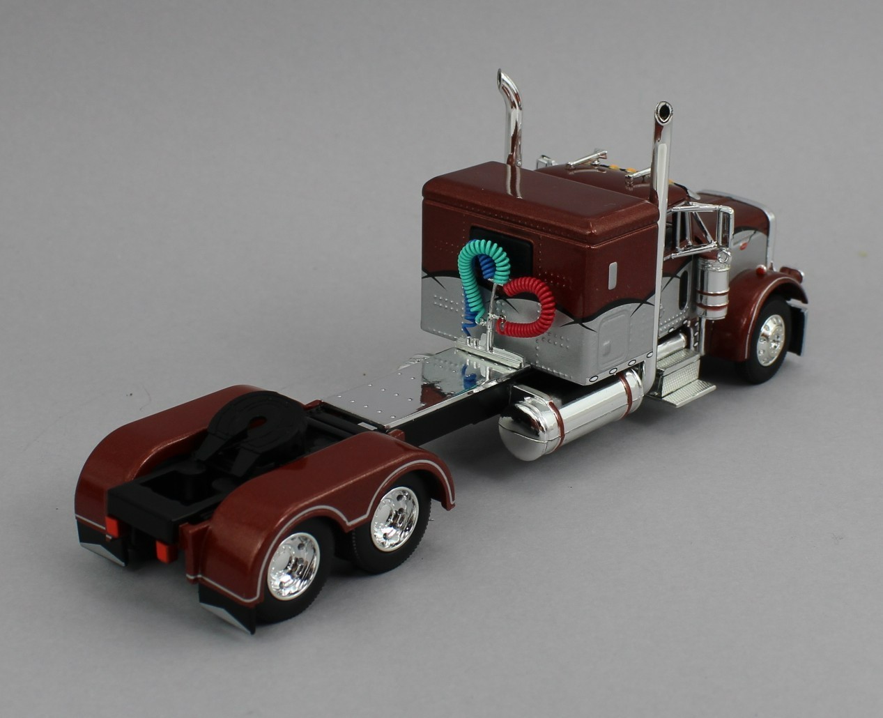 1:64 DCP *BRONZE & SILVER* Peterbilt 379 48″ Flattop & Wilson Grain Trailer NIB
