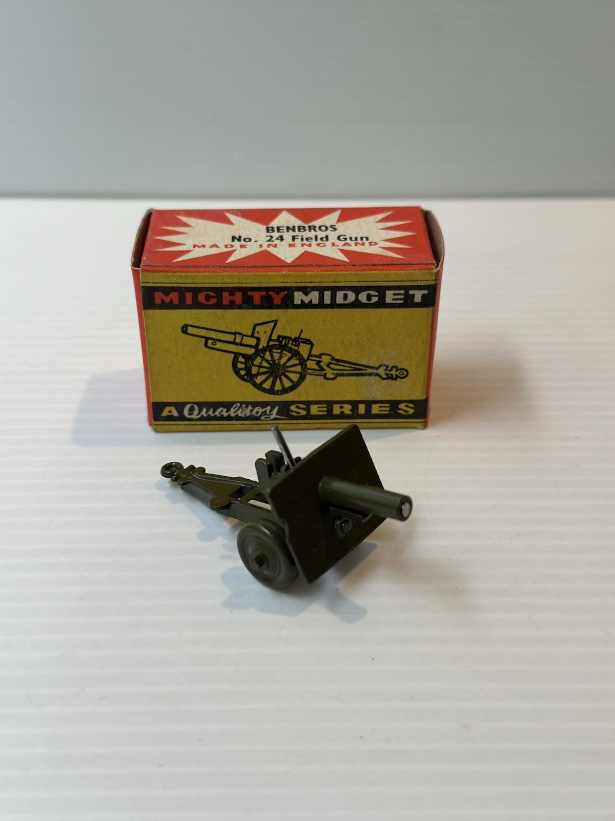 BENBROS NO24 ARMY FIELD GUNNOLIVE GREEN MADE IN ENGLAND.