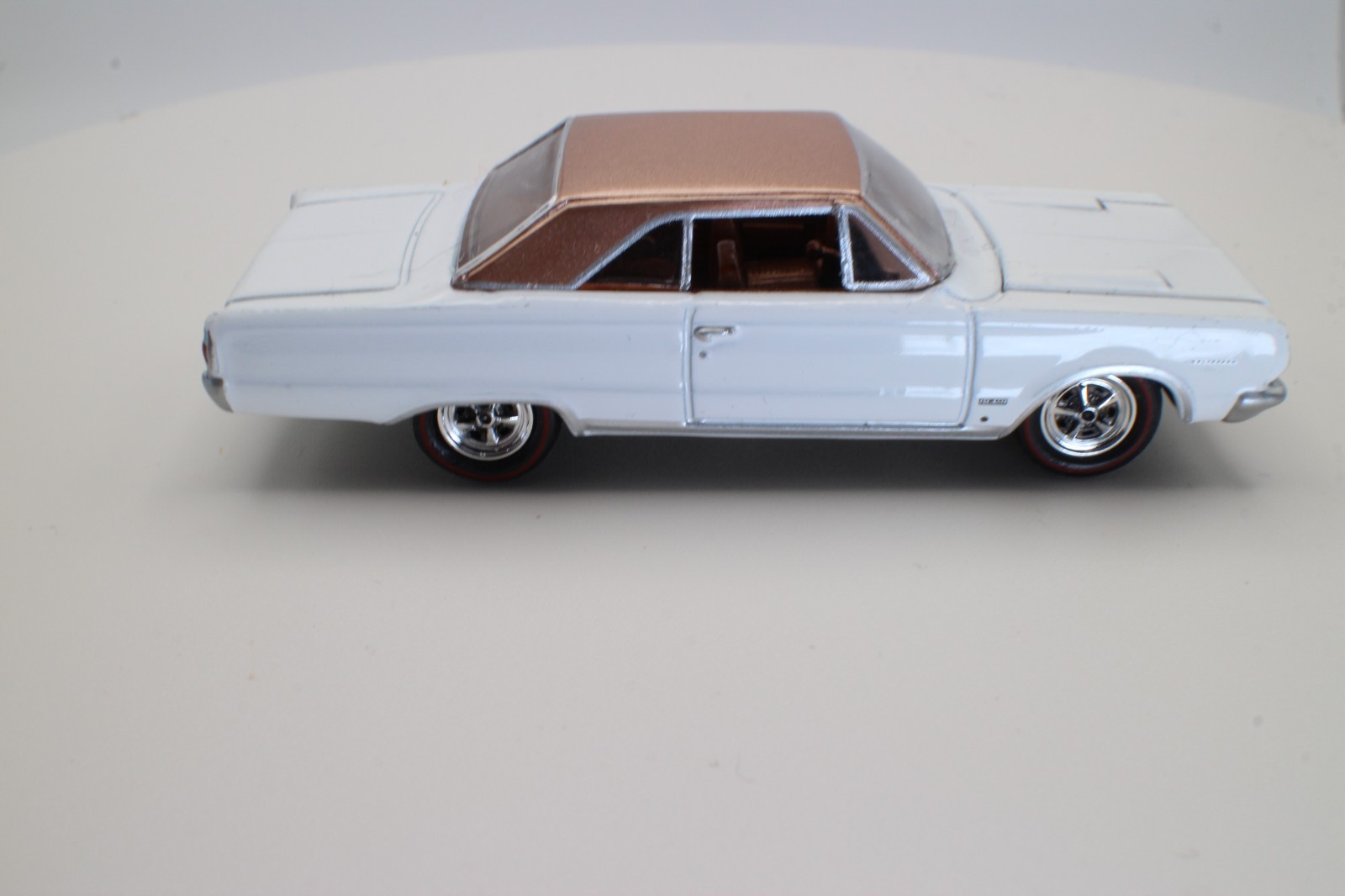 Johnny Lightning 1966 Plymouth Satellite White Copper Roof 1:64 Loose