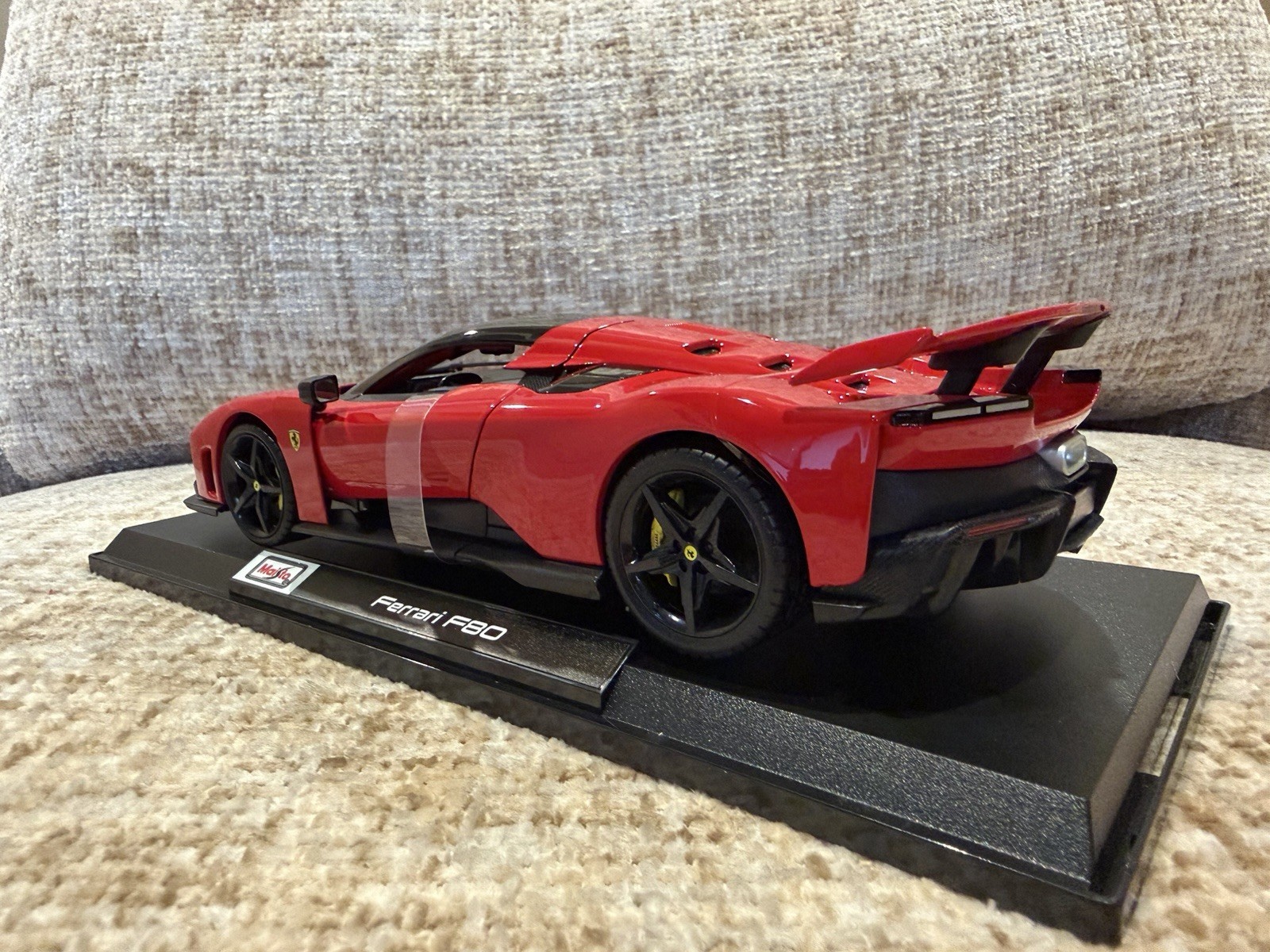 1/18 Maisto Ferrari F80 Rosso Corsa Red Diecast Special Edition
