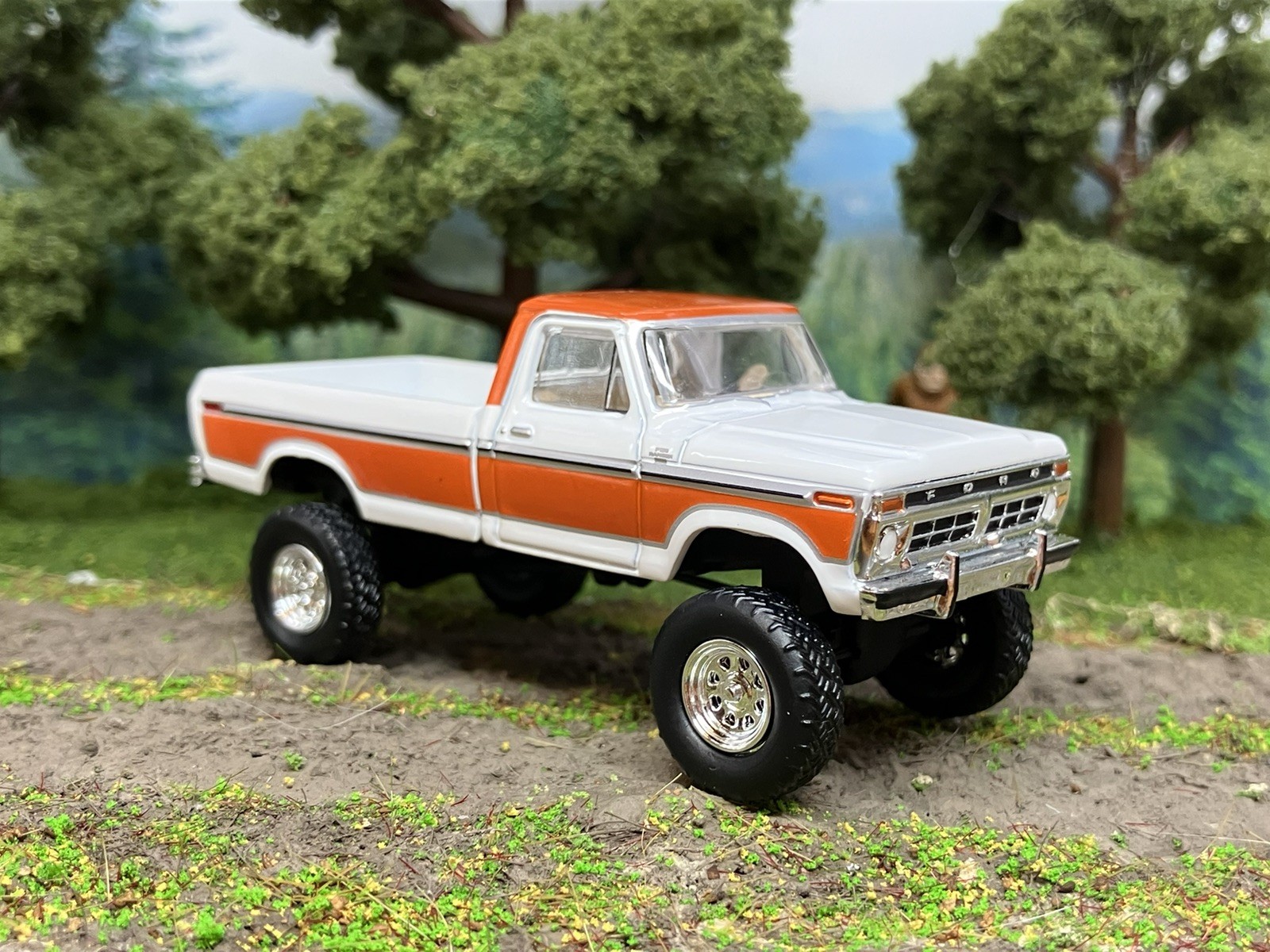 1977 Ford F-150 Ranger Explorer Lifted 4×4 Truck 1/64 Diecast Custom Greenlight