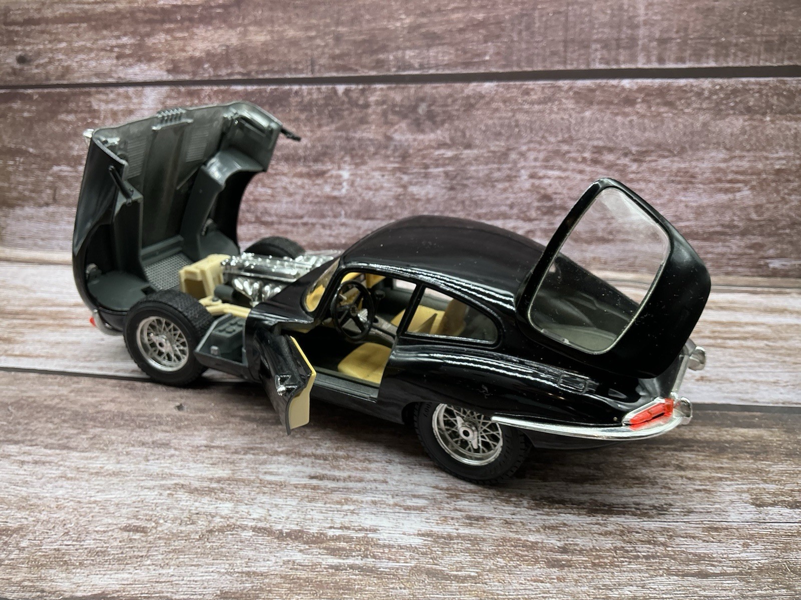 Burago 1/18 ~ Jaguar E-Type Coupe ~ Black