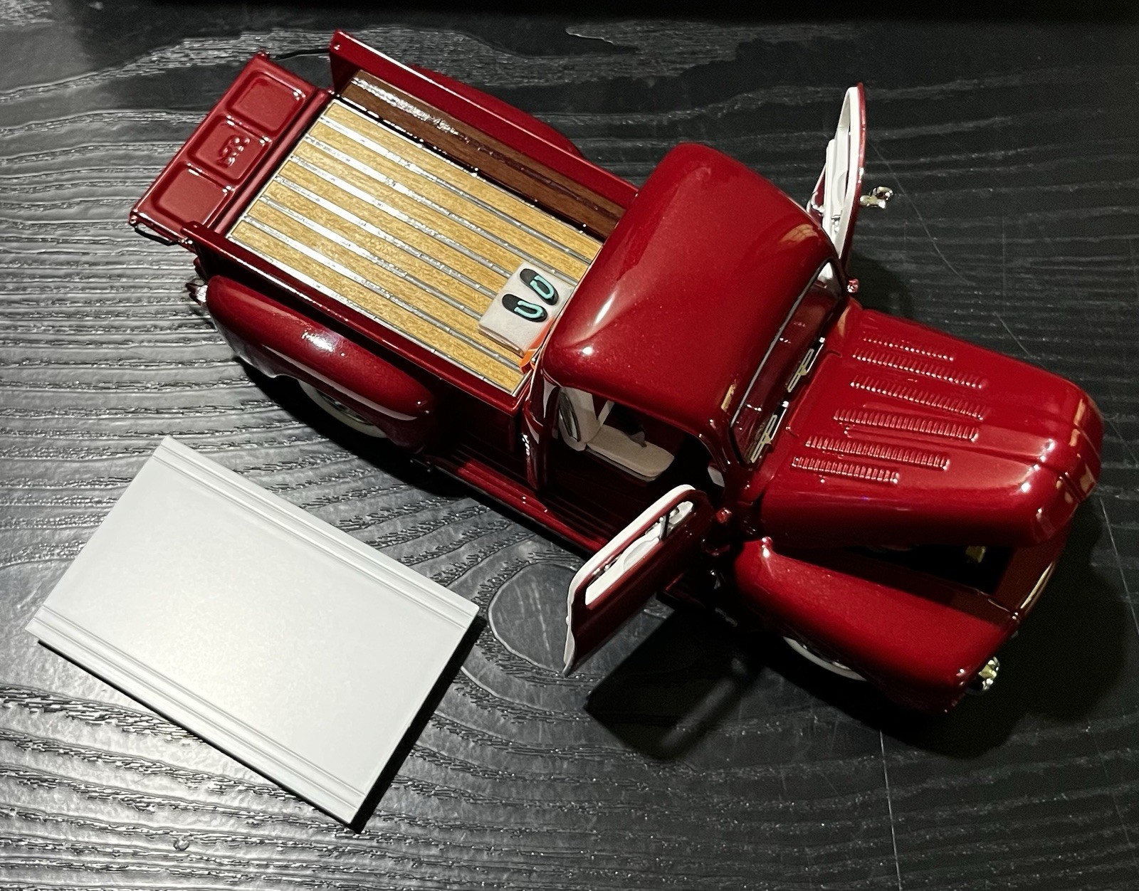 1951 FORD F-150 CUSTOM PICKUP DANBURY MINT CANDY APPLE RED 1:24 DIECAST MODEL