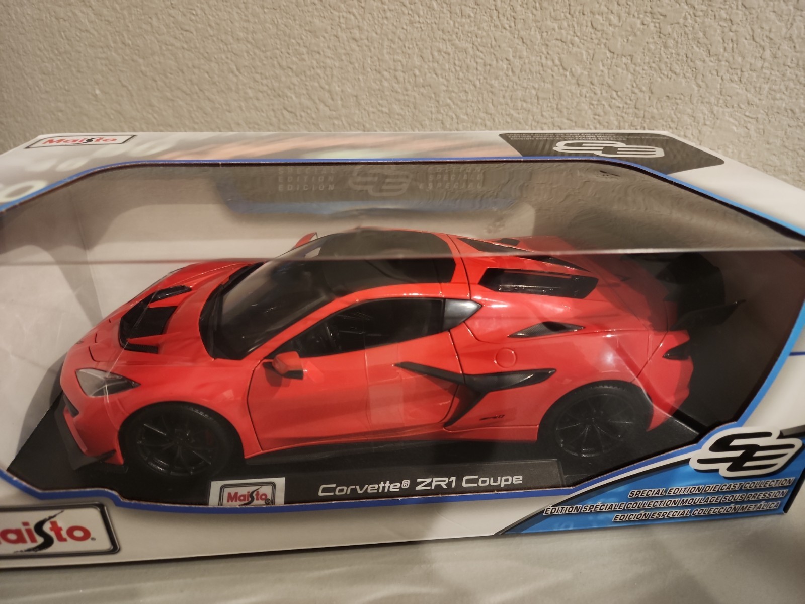 Chevrolet Corvette ZR1 Coupe Maisto 1:18 Special Edition Red Diecast