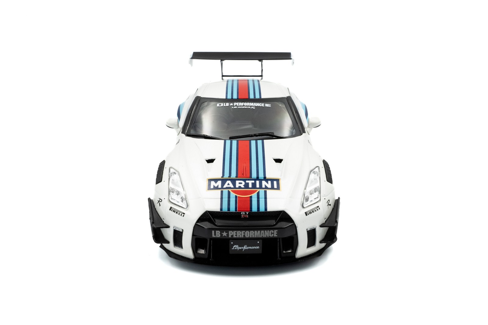 2024 NISSAN GT-R (R35) LIBERTY WALK BODY KIT 2.0 WHITE 1/18 SOLIDO S1805819