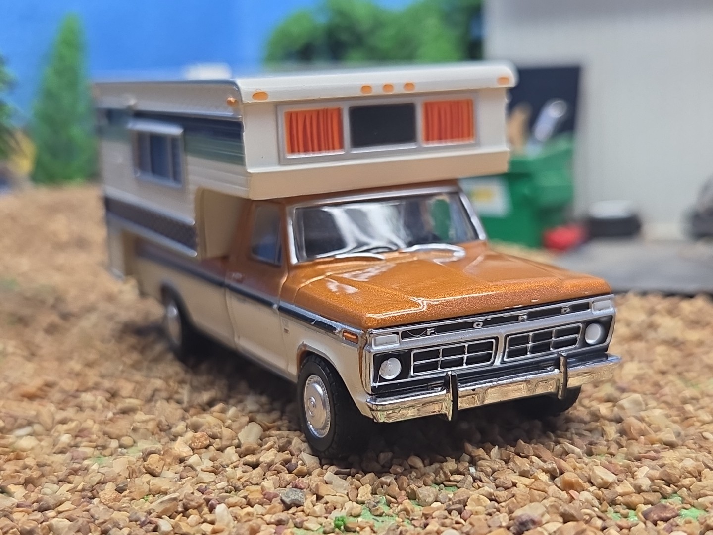 GREENLIGHT 1976 4×4 Ford F-250 XLT Lariat Truck 1:64 CAMPER Farm Ertl 1979