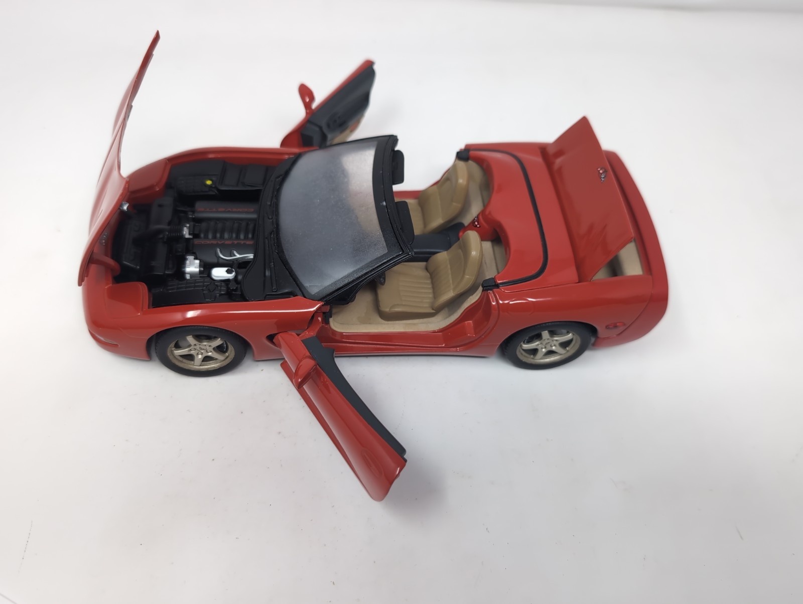 UT Models 1998 Chevrolet Corvette C5 Convertible Red 1:18 Diecast See Descrip.