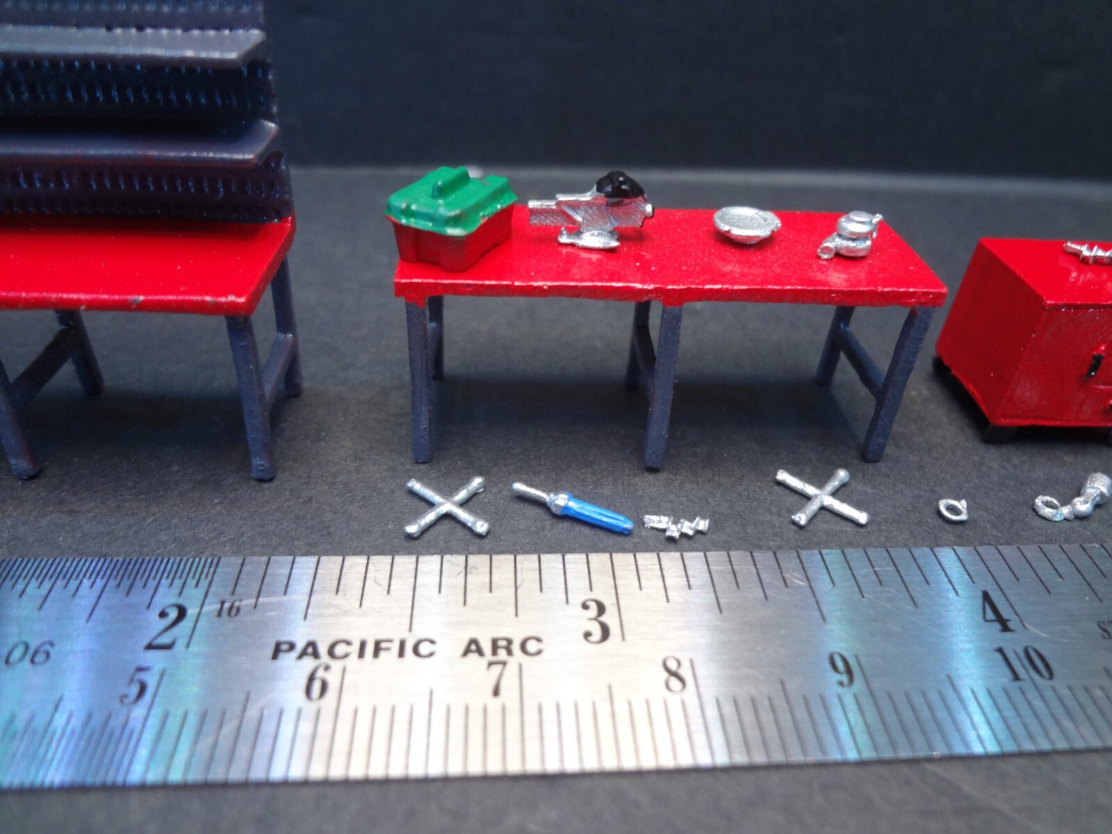 1:64 Scale Auto Repair Shop Workstation & Mechanic Tool Set Diorama Accessories