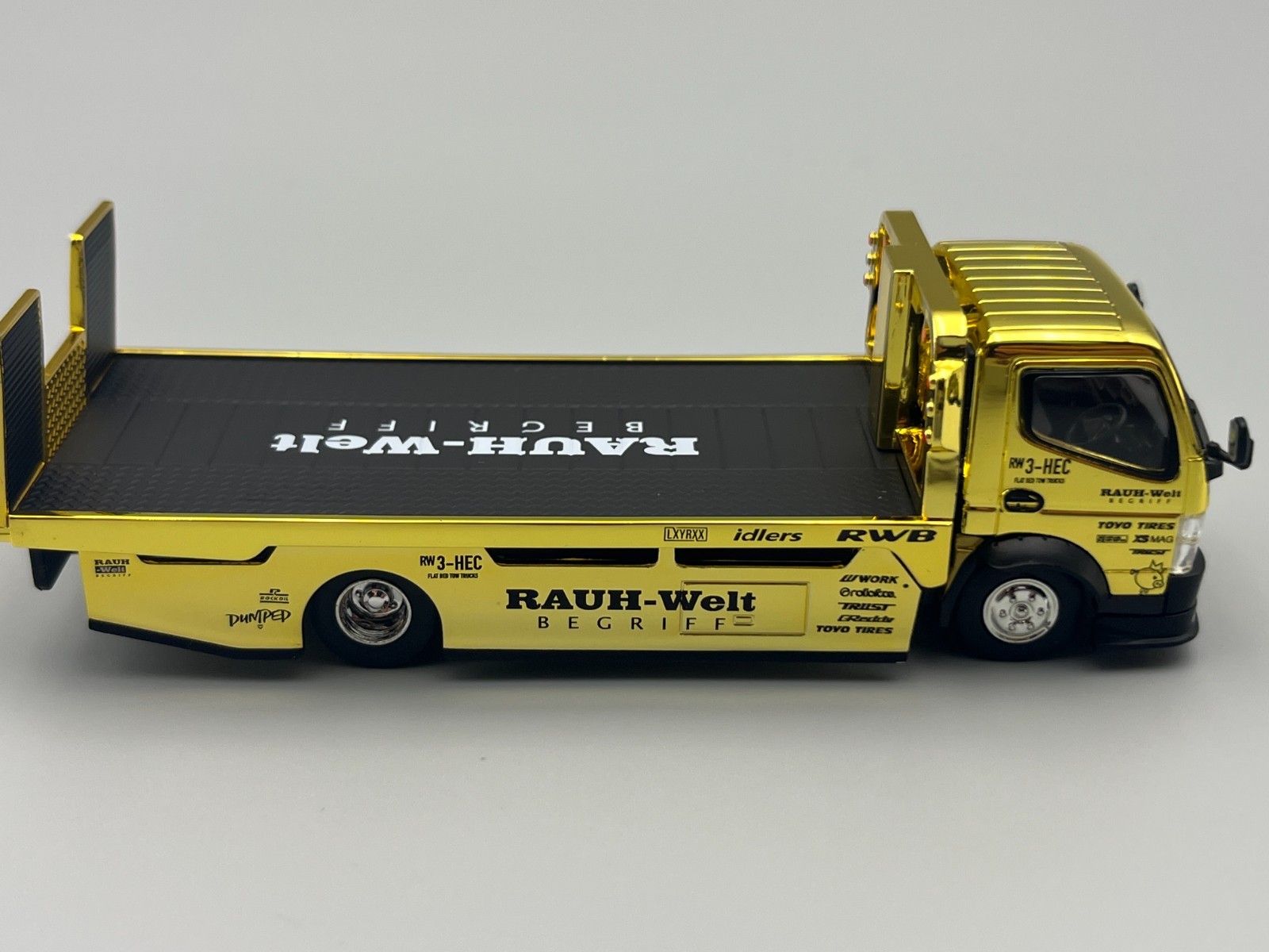 RWB 930 and Transporter Gold Porsche 911 HEC 2026 Exclusive Poprace 1/64 scale