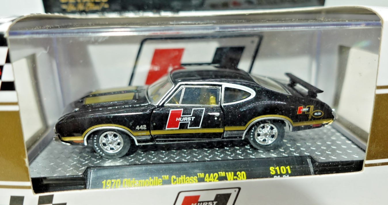 M2 Machines 1970 Oldsmobile Cutlass 442 W30 Hurst 1/64