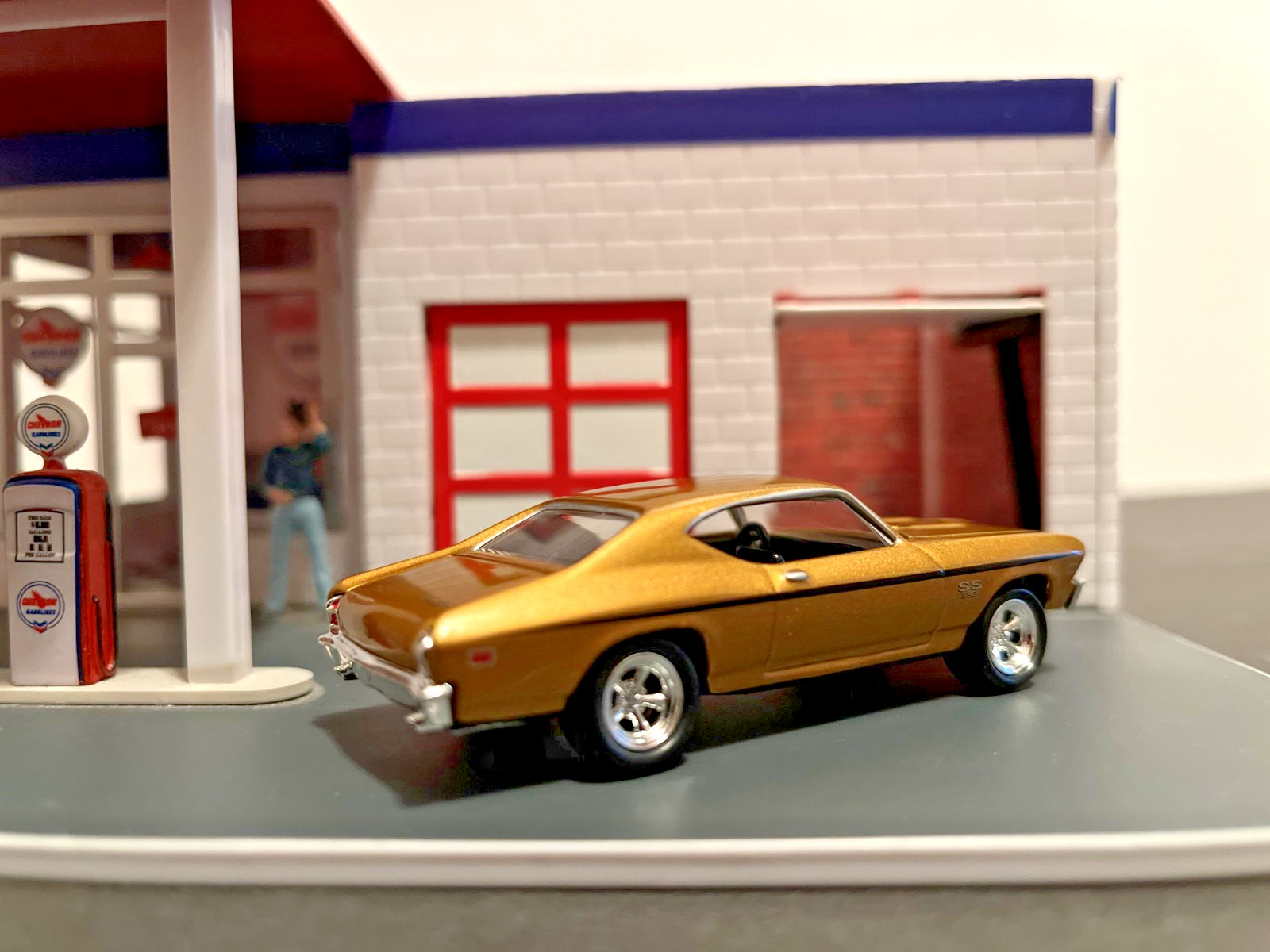 1:64 Hot Wheels Premium 1969 Chevy Chevelle SS 396 Bronze with Black Stripe