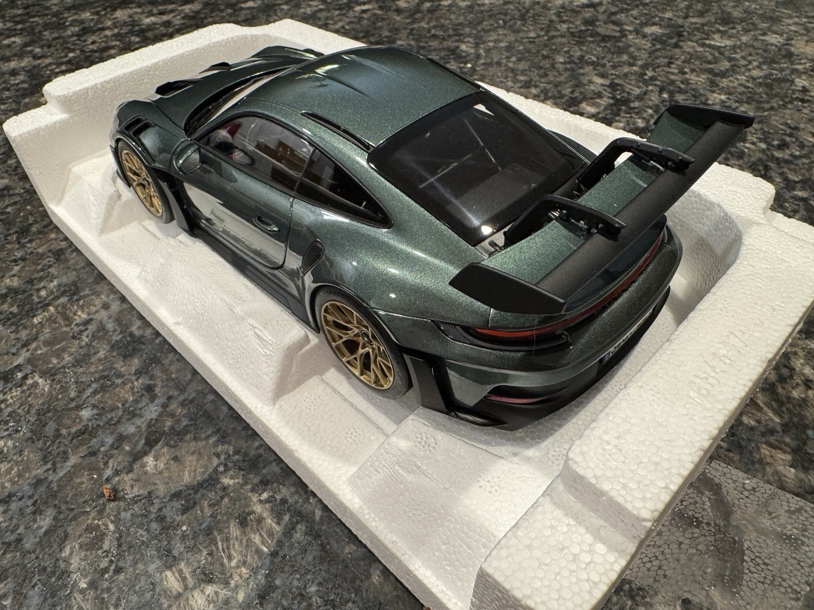 1/18 Norev Porsche 911 (992) GT3 RS 2022 Dark Green Metallic Diecast *Retired*