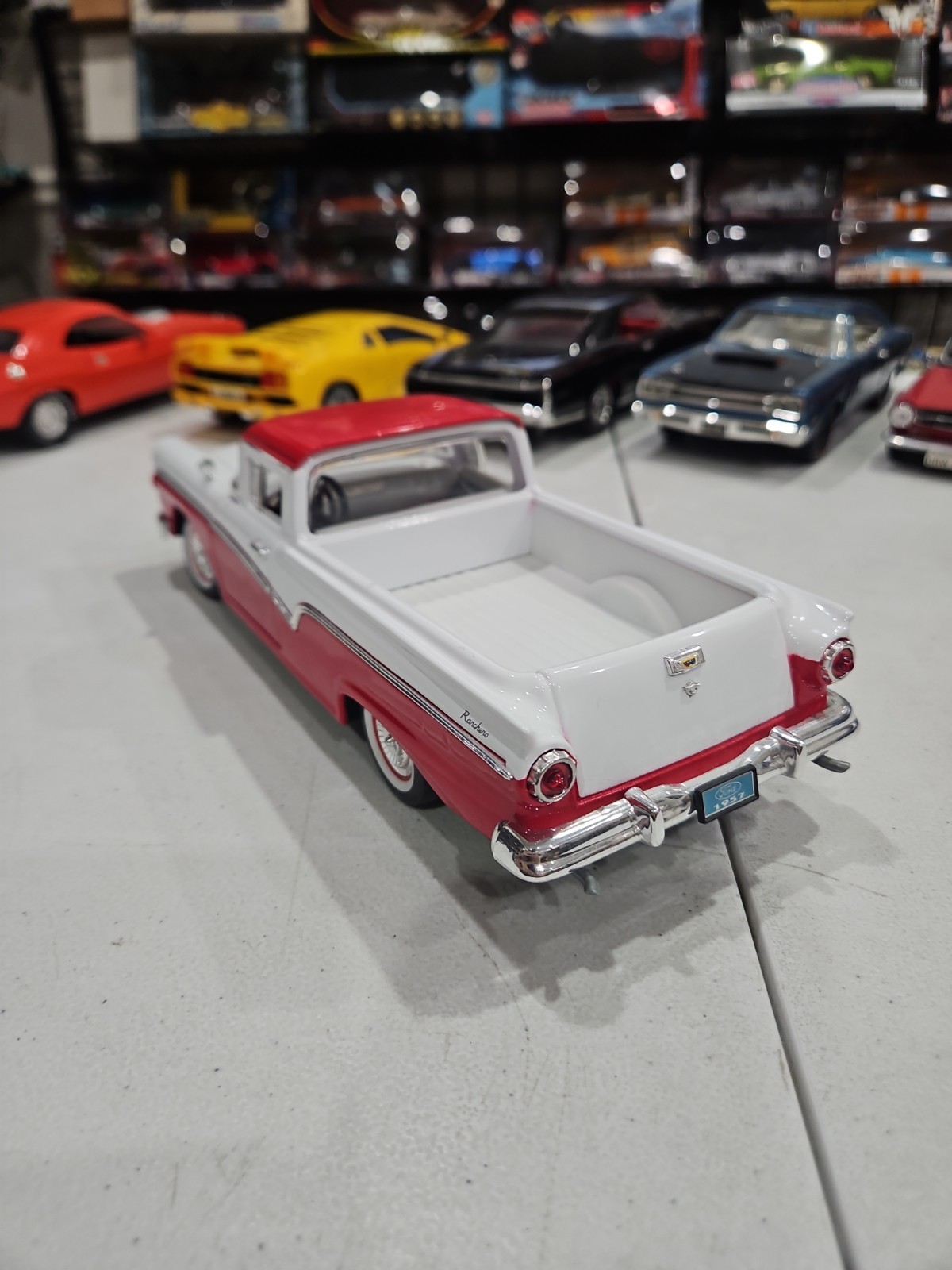 Road Legend 1:18 1957 Ford Ranchero Diecast Red & White – NO BOX