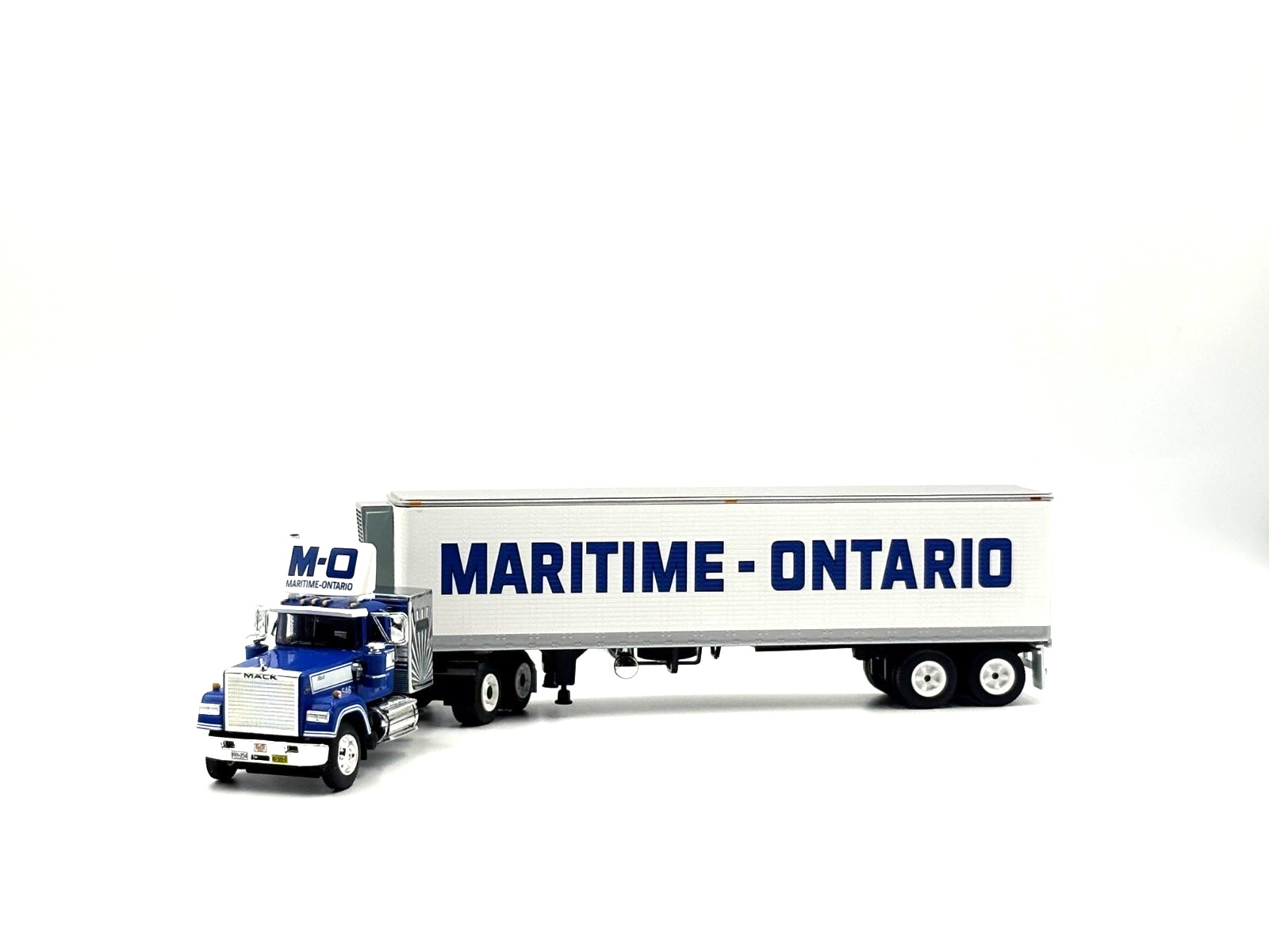 DCP 1/64 Super Liner Day Cab with Reefer Maritime – Ontario 69-2273