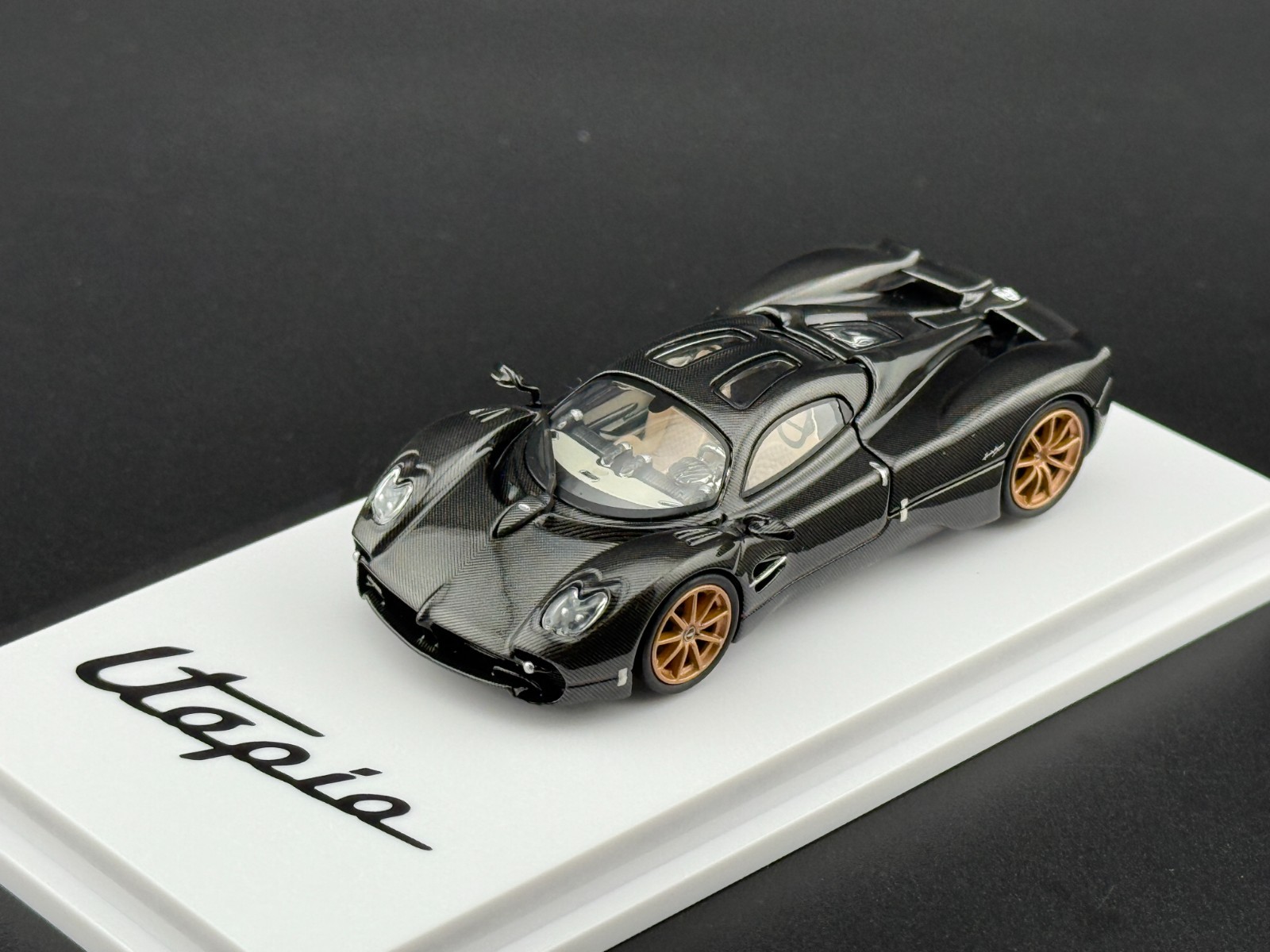 CM Model Pagani Utopia Full Carbon 1/64