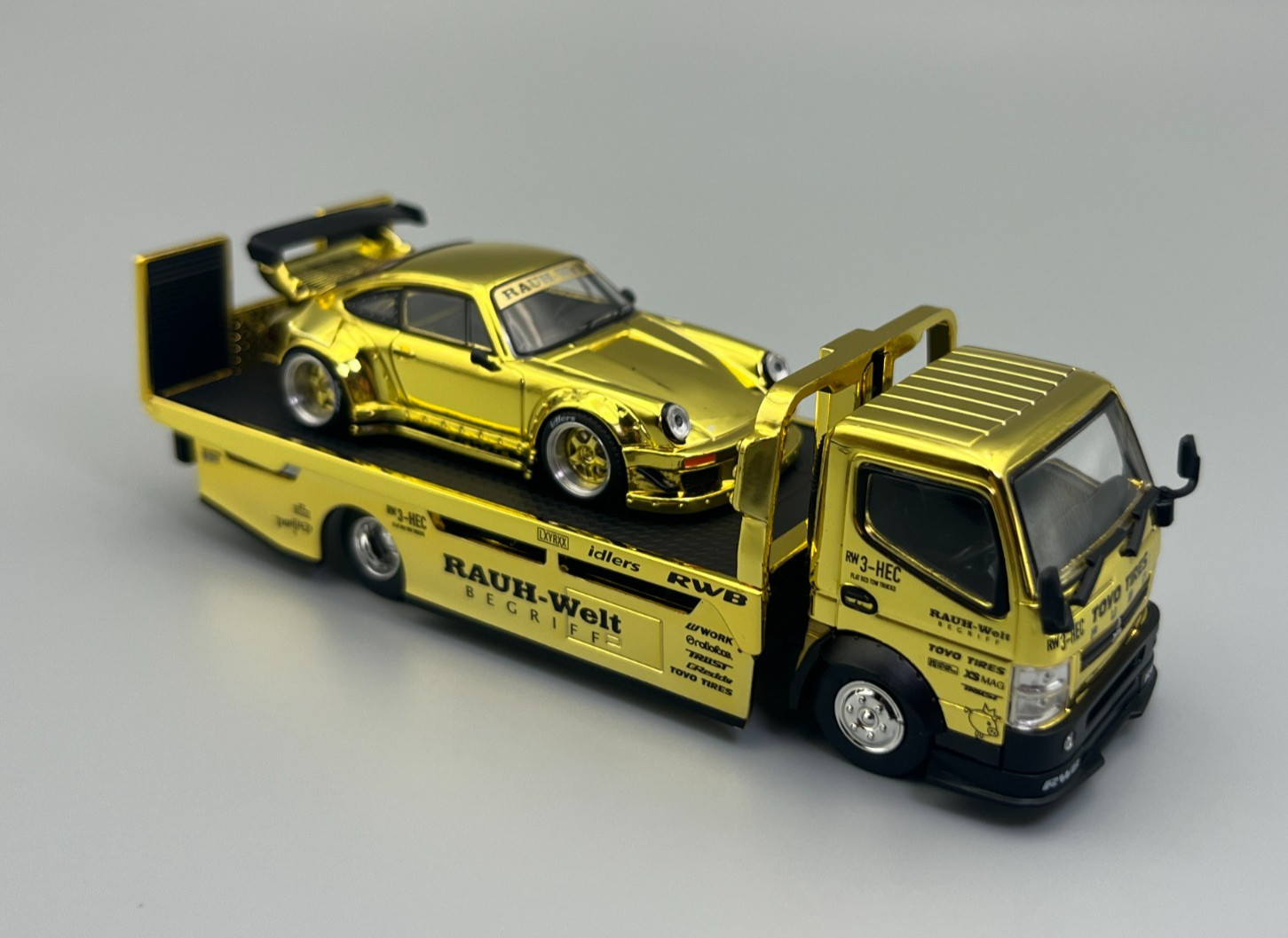 RWB 930 and Transporter Gold Porsche 911 HEC 2026 Exclusive Poprace 1/64 scale