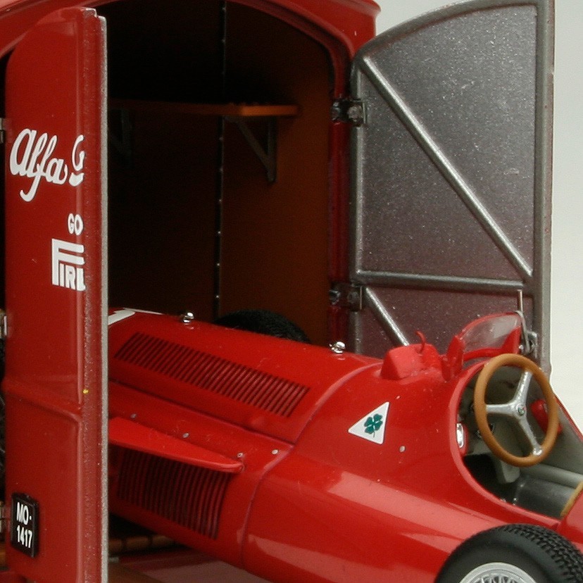 Exoto 43 | 1951 Team Alfa Corse | Alfa Romeo 500 Race Car Transporter